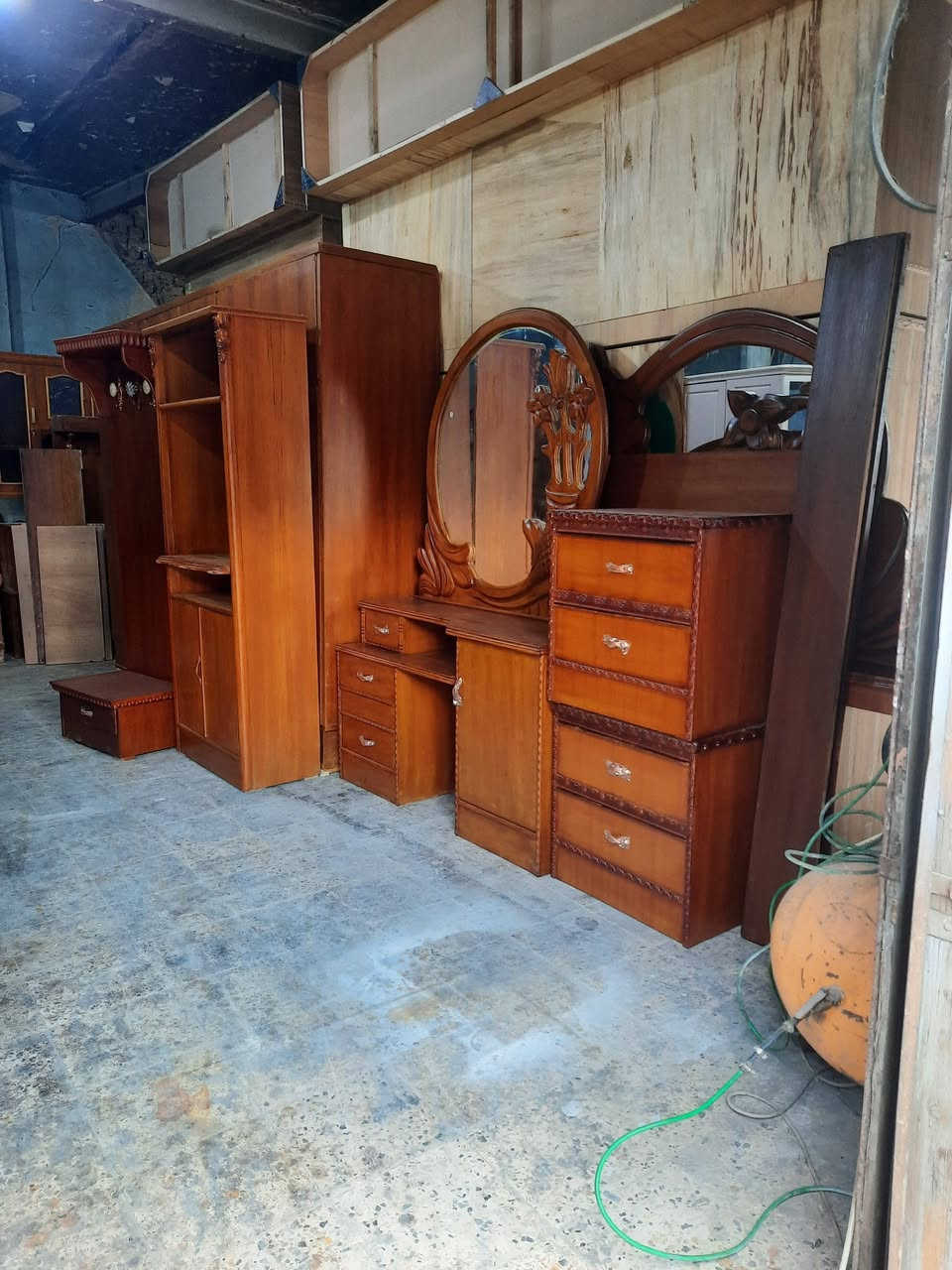 غرفه سته باب طابقين نظيفه السعر 450 كنتور بابين تركي نظيف السعر 80 بوفيات جديده جميع القياسات بانسب الاسعار محل ياسر بلد سوق المسقف قرب جامع بلد الكبير استفسار اتصال على الرقم *********** او مراسله الصفحه
