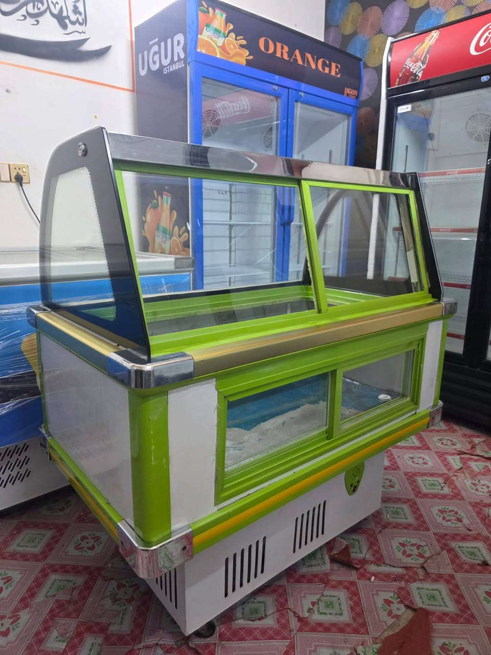 يا الله اسلام عليكم عارضات عامودي و افقي و عارضت مقبلات ايكور شركت الزان نضافه ميه  بل ميه الشراي ينتصل العنوان بغداد حي البتول ***********
