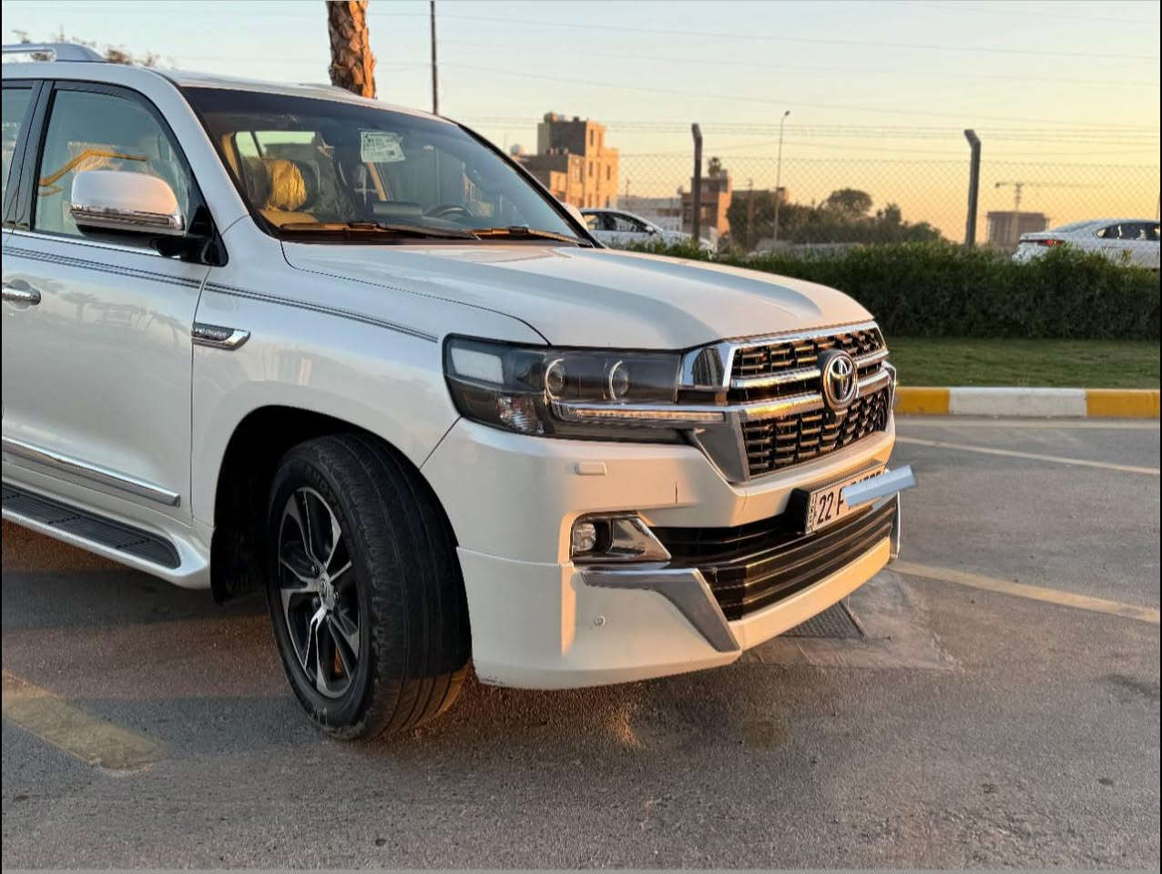 لاند كروز 2021  4600 V8
كراند تورنك سبشل اديشن (ساز ) اصل 
ماشية ٩٩ الف كيلو 
فول مواصفات ٤ كاميرات كشن ٣ دكم
٣ شاشات 
شاحن وايرليس 
فتحة سقف
دبل ماوس 
جنطة كهرباء
مكفولة كفالة عامة عدة رصعة في قبق الجنطة مأشر 
عليها بالصورة 
مكان السيارة / بغداد 
للاستفسار اتصل: ***********
