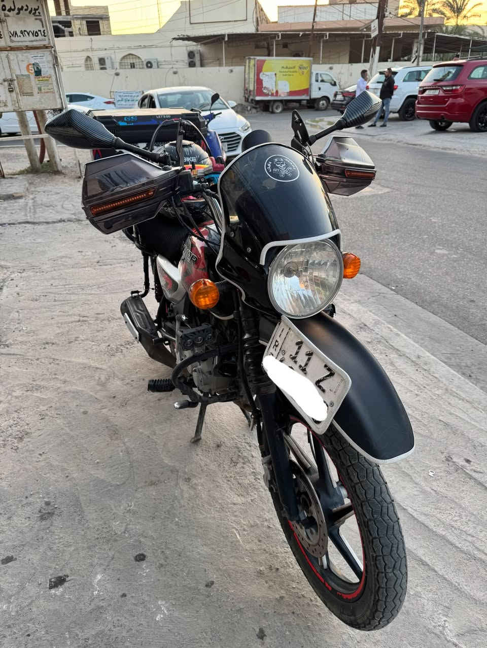 بوكسر ٢٠٢١ مفتوحه الدراجه وخير من الله مابيه اي نقص  الدراجه استعمال شخصي والدراجه مرتبه وكاعده ورقمه بغداد بأسمي و وياه الصندوك ال GS وخوذه اصليه رايده ب٢١٠٠ وبيه مجال واذا تريده بدون ال صندوك والخوذه ينزل من سعره وهاذ رقمي ***********
