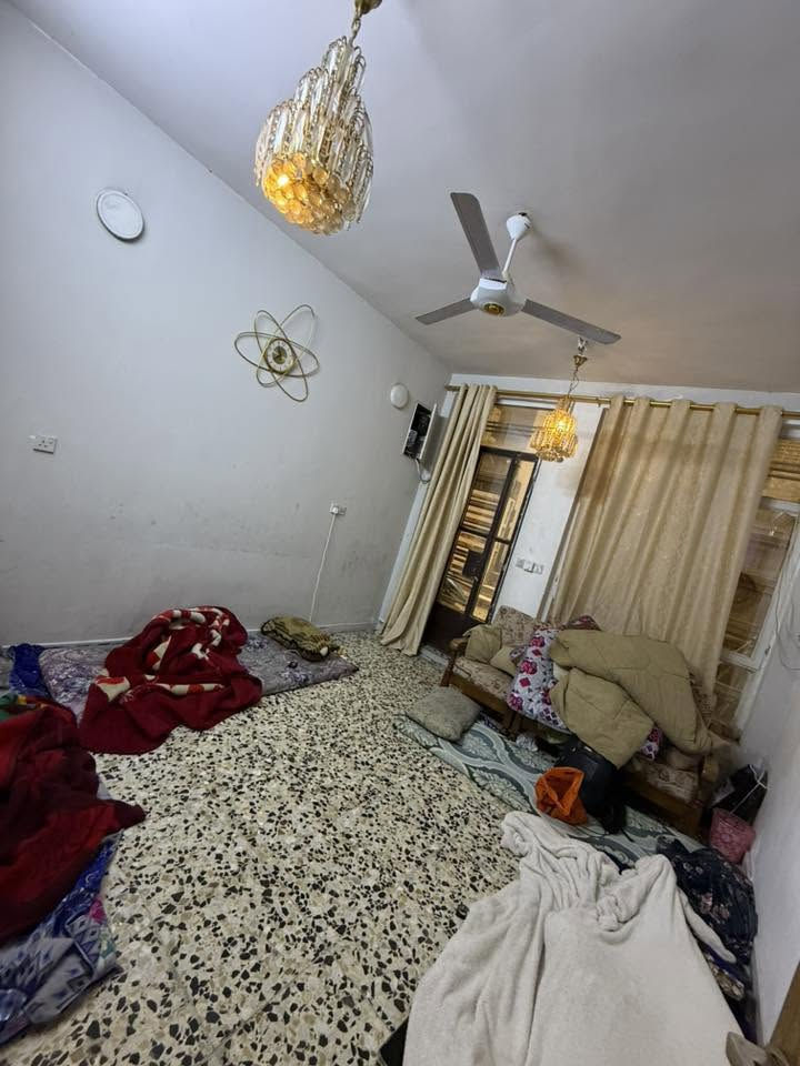 �✨ للإيجار – دار مرتب ومناسب للعوائل فقط ✨🏡

📍 الموقع: المنصور – الداوودي
📐 المساحة: 50 متر

يحتوي على:
🛏️ 3 غرف نوم
🛋️ هول مرتب
🍽️ مطبخ مع كاونتر تفصال
🚿 حمام
❄️ سبلت عدد 1
✨ جزء مؤثث وجاهز للسكن

✅ منطقة هادئة وقريبة من الخدمات
✅ مناسب للعوائل فقط
💰 سعر مميز جداً

📞 للاستفسار والتواصل:
***********

📩 التواصل خاص أو اتصال مباشر
