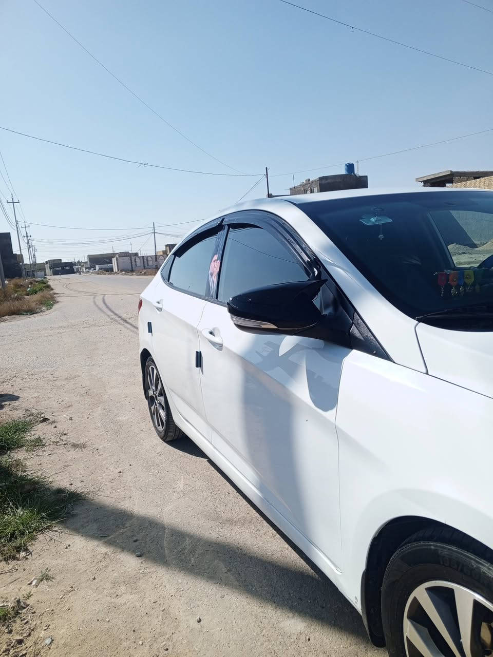 السلام عليكم ورحمه الله اكسنت موديل 2017 رقم بغداد انكليزي سياره باسمي تحويل ثاني  محرك وكير مكفولات وصدر جديد سياره خير من الله ما بيها نقص برغي تبريد تدفئه شاشه وكامره بيها 4قطع صبغ فقط بدون حادث ودواخل اثر شخوط سياره شوفت عيونكم بلحقيقه بعد احلا 
المكان بغداد الدره *********** السعر 100$وبيها مجال كلش قليل
