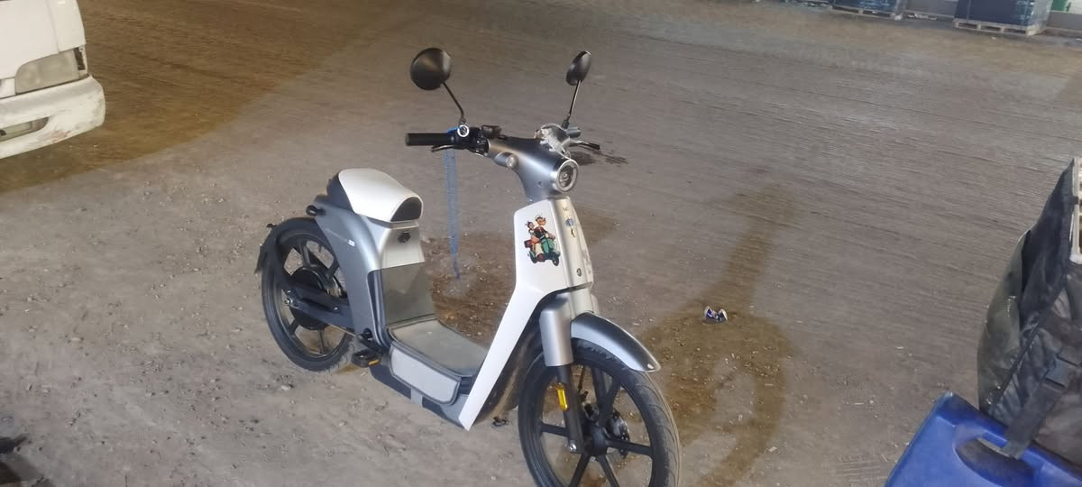 دراجه من شركه هوندا ياباني امتياز بطاريه ليثيوم تختلف عن نوعيتهه راقيه جدا موتجاريه  سرعته 40 كلش امينه بيهه تفاصيل تخبل تمشيك خير من الله الياخذهه ميخسر والله سعر 675 وبي مجال ملاحضه سعر حقيقي مليون و500 *********** اخوان تختلف عن لحد يقارنهه مثل شبيتهه كلمن سعره
