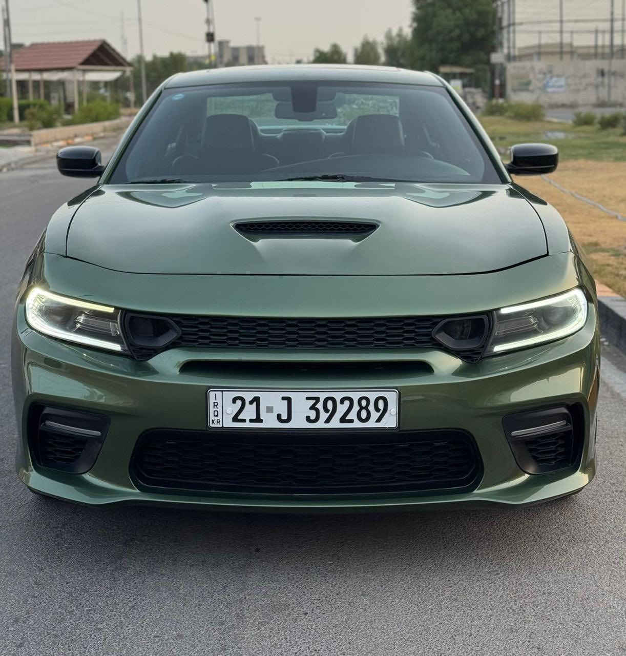 السلام عليك
مراوس مراوس فقط بشمالي 
جارجر 2021 جي تي بلاص اعلى فئه
محرك 3600 سلايت كشنات تدفئه وتبريد 
حساسات فور ويل ملغي شاشه جبيره 
رادارت جانبيه شفتات ستيرن لد نهاري 
كشنات شامو وجلد ستيرن كهربائي 
مقاعد حضن وخزن وكهربائي 
بعد بيه هوايه مواصفات 
حادثة جاملغ وبنيد 
ملاحظة / بيه تصليح بشاصي 
محرك وكير كفاله وماشيه 60
مكان سيارة بغداد 
***********
