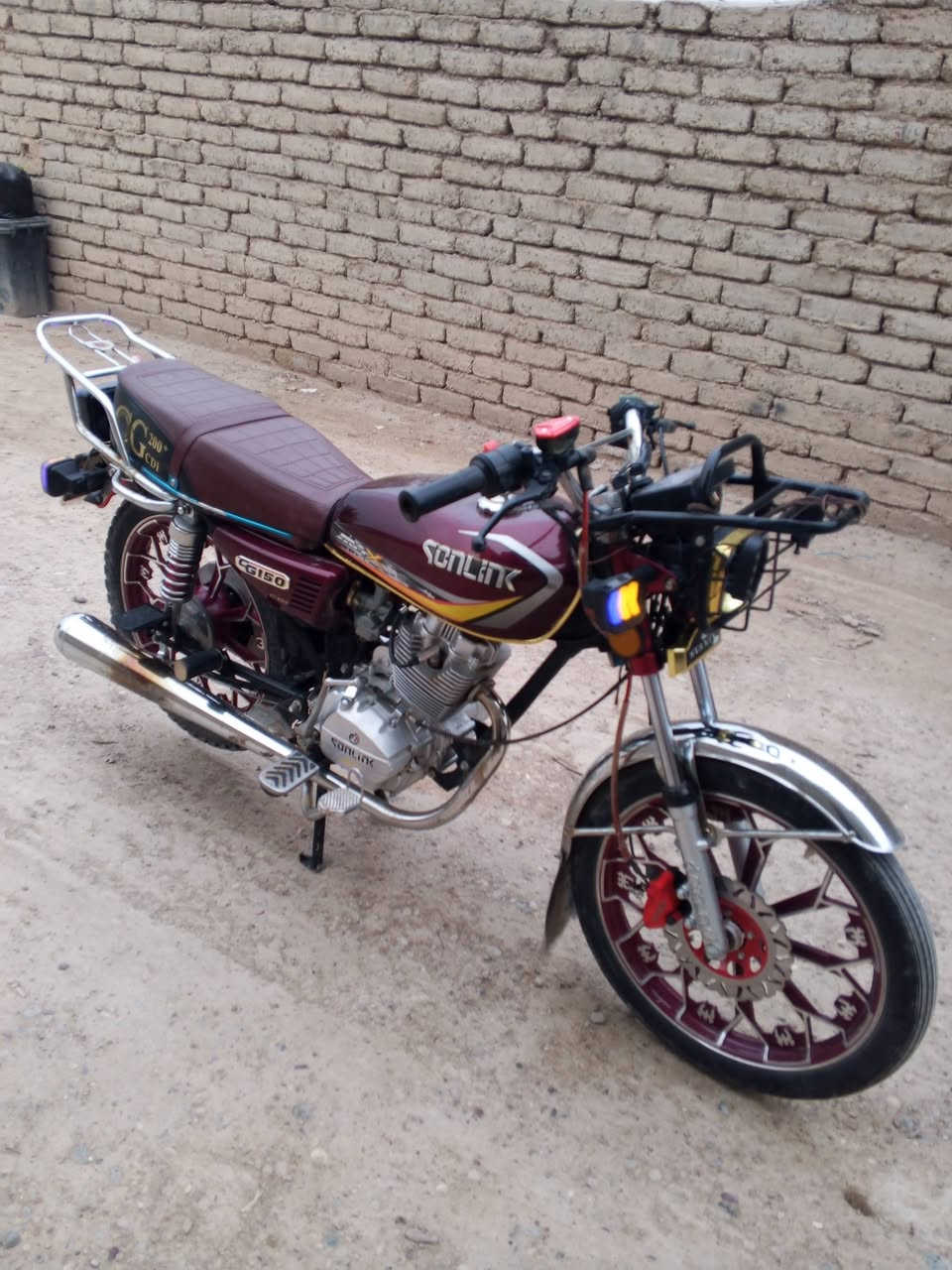 سلام عليكم دراجه للبيع موديل 2025 مكينه مامفتوحه كهربائيات كله شغاله كلشي مناقصه نكره سلف سعر  650 وبي مجال رقم الهاتف *********** مكلف بل نشر
