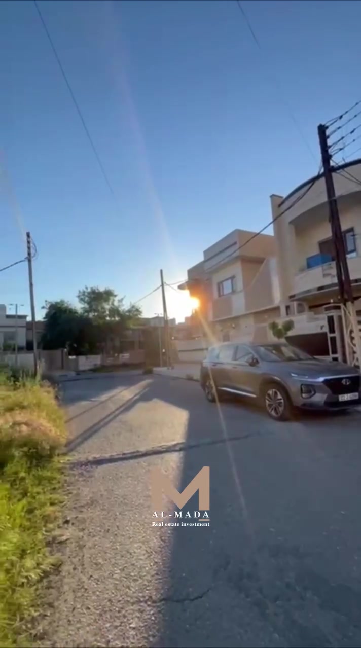 دار للبيع 🏠
المساحة 130 م واجهة 6.25 م
الموقع حي النور خلف معهد لارسا 📍
الشارع تبليط عريض ⚠️
الاتجاه ( شروق تام ) 🟢
يحتوي الدار على 
الطابق 1️⃣
غرفة نوم + استقبال + هول + مطبخ + صحيات + حديقة خارجيه ✅
الطابق2️⃣
غرفة نوم + مخزن + سطح ✅
نستقبل جميع عروضكم في مدينة الموصل ( الجانب الأيسر ) 
للاستفسار الاتصال ع الأرقام او مراسلة الصفحة
*********** سعد
*********** احمد
