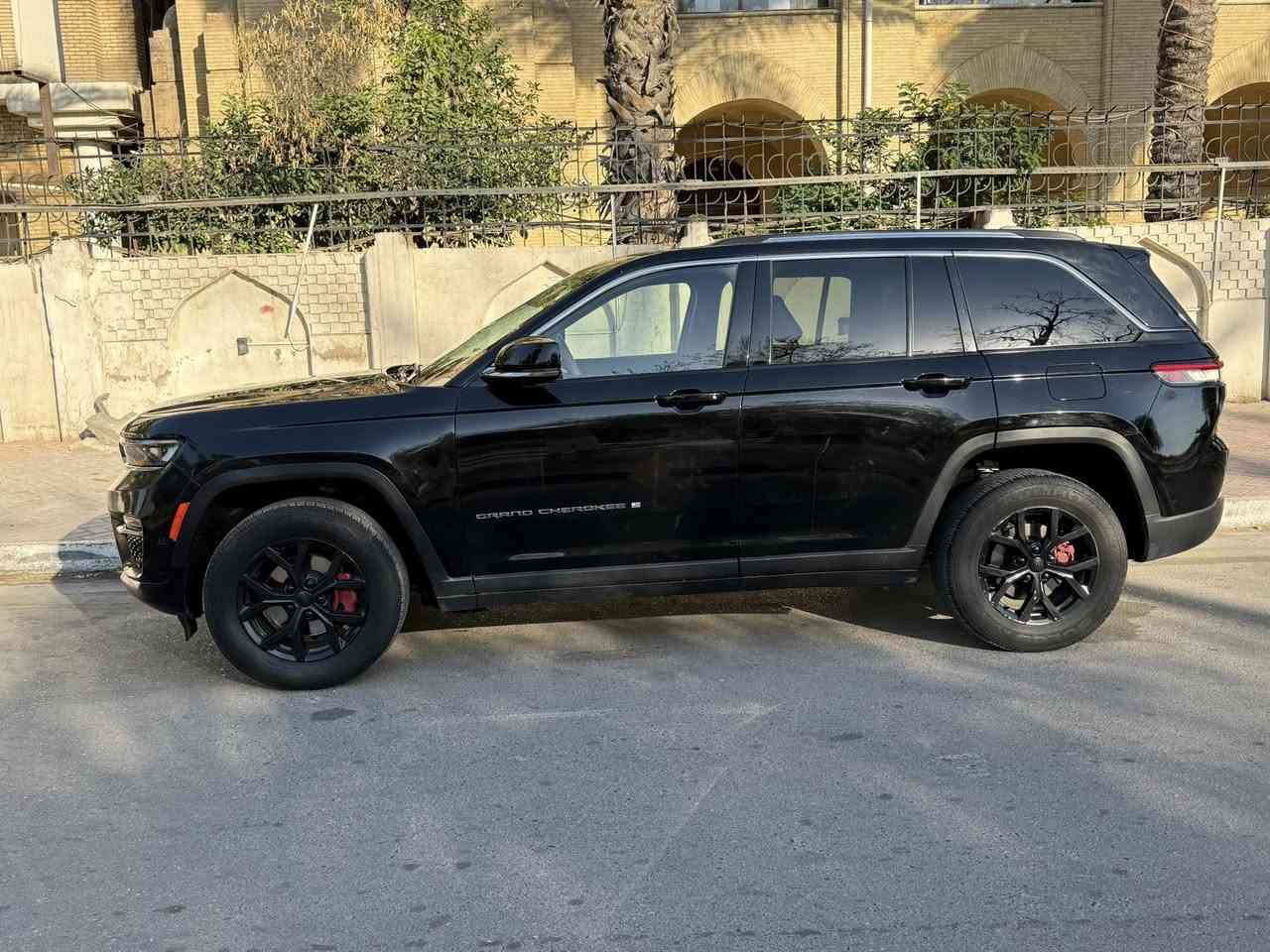 سلام عليكم للبيع جيب 22 بغداد باسمي تحويل مباشر ضرر بنيد مبدل بلادي نفس اللون بدون ايرباك وبدون داخل السياره مكفوله من الصبغ بيها كم مكان بارد جاهزه بدون اي نقص ماشيه 38 ميل السياره فول عدا السلايد عنوان اعظميه ***********
السعر 31.500$$يعني 315 ورقه وبيها مجال انشالله
