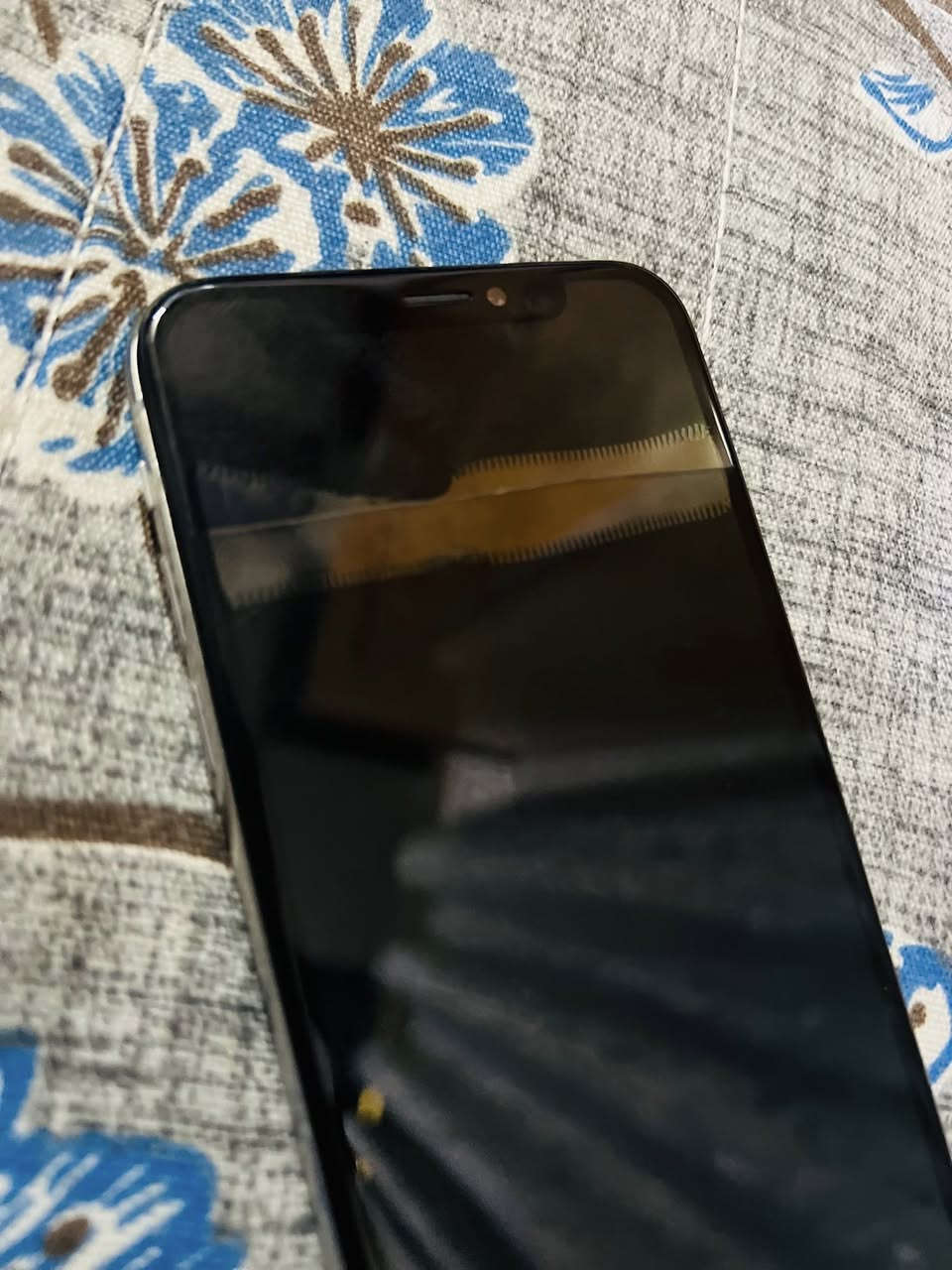 ايفون اكس عادي ذاكره 256 جهاز نضيف حيل وكله شغال لبيع بسعر مناسب 100وبيً مجال اتصال *********** مكان حي ميسان
