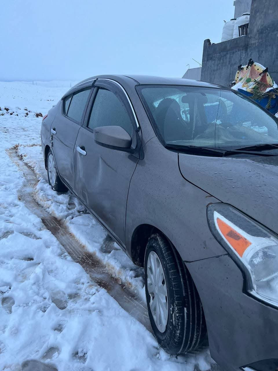 فيرسا وارد امريكي 2017
حادث قطعتين. باب وجاملغ جه السايق
وبيها تعديل جاملغ النفر والضرر مال باب يحتاج تعديل 
سنوية ورقم جديد تايرات جديدة 
رقم دهوك
ايرباك فقط جهه السايق 
موصفات معروفة تحكم صوت وسرعة
145 مايل ماشيه
عنوان عقرة اربيل 
سعر 90  
*********** أربيل, العراق
