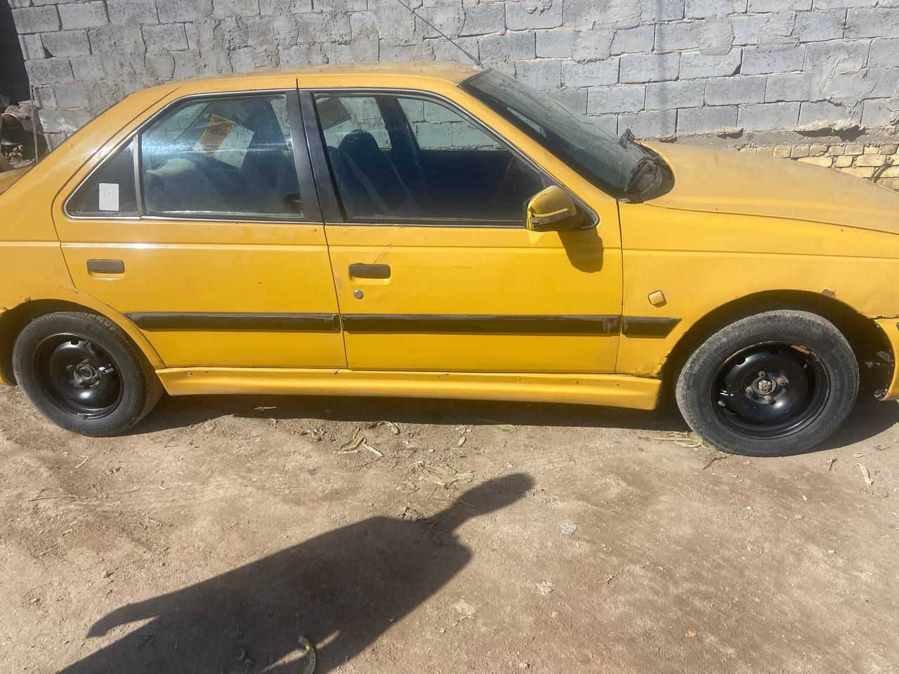 السلام عليكم بيجو بارص مديل 13 رقم بابل مكفوله من الضربه تخم تاير باتري جديد مكينه وكير مكفوله حدادية جديدة سنوية لل26 شهر 3 هيئة وغرامة مصفرة سعرها 35 وبيها مجال الاستفسار على رقم ***********
