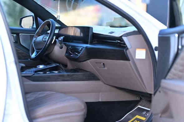 سيارة كي 8 موديل 2023 وارد امريكي حادث جاملغ امامي بدون دواخل محرك 1600 تيربو هاي برد فول مواصفات ما عدا الفتحة كير ماوس كاميرات ايمن وأيسر رادارات  رقم بغداد الدولي السعر 175 وبيها مجال الشراي يتصل مامتواجد على الفيس مكان السيارة بغداد البلديات تلفوني *********** بغداد
