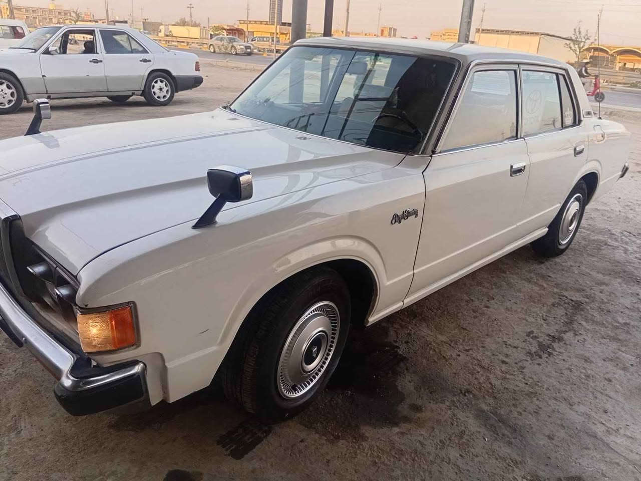 السلام عليكم 
سياره كراون مديل 79
رقم بغداد دولي بسمي شرط التحويل
سنويه لل30
عنوان البصره 
السعر 75 وبيها مجال

***********فقط اتصال مابي وتساب البصرة, العراق
