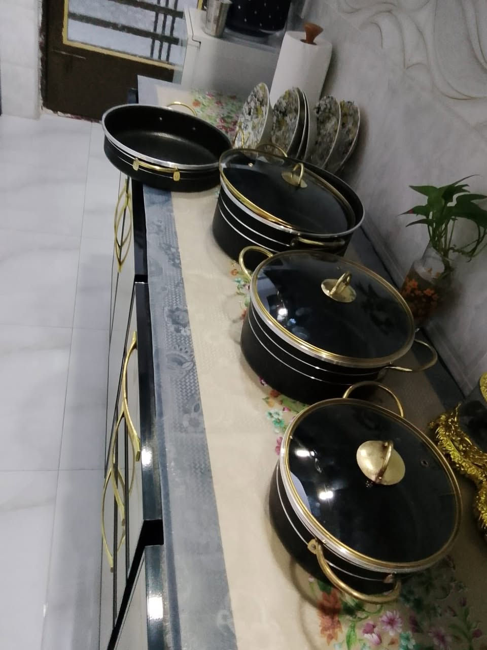 جدورة للبيع جديدة غير مستعملة ابداً متكونة من ٣ جدورة وطاوة


**إذا كنت صاحب هذا الإعلان وتريد حذفه لأي سبب، رجاءا أرسل رسالة إلى الدعم الفني**