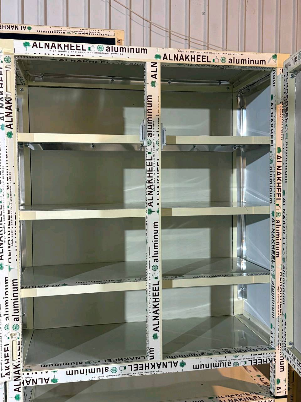 جزامه المنيوم فصال وليس السوكي 

القياسات🌼
ارتفاع 120 سم

عرض 80سم

السعر. 100 الاف