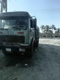 سياره البيع الفي مديل 83 نضافه شرط الكير والمحرك وتيارات جدد السعر95.....