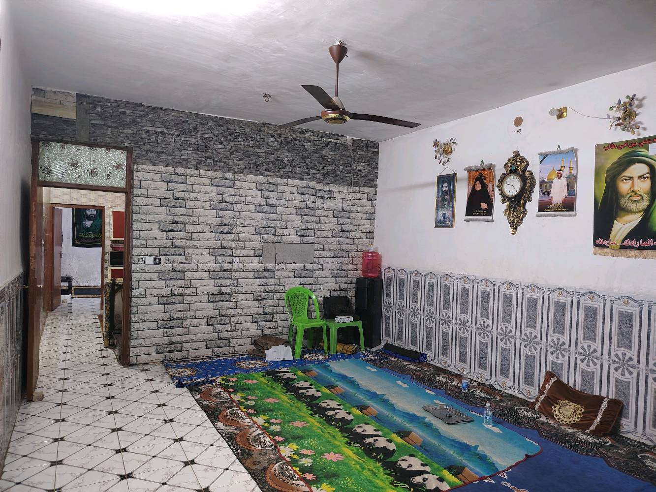 منطقة المشتل/ المعسكر  (حي فدك) 
قريب على النفط / قرب اسواق سيد جاسم 
بالفرع المقابيل مولدة حسنين
البيت مساحته 110 متر 
طابق ونص وباقي تفاصيله موضحه بالفيديو 
ورايدينه ب66 مليون
 وبي مجال طبعا