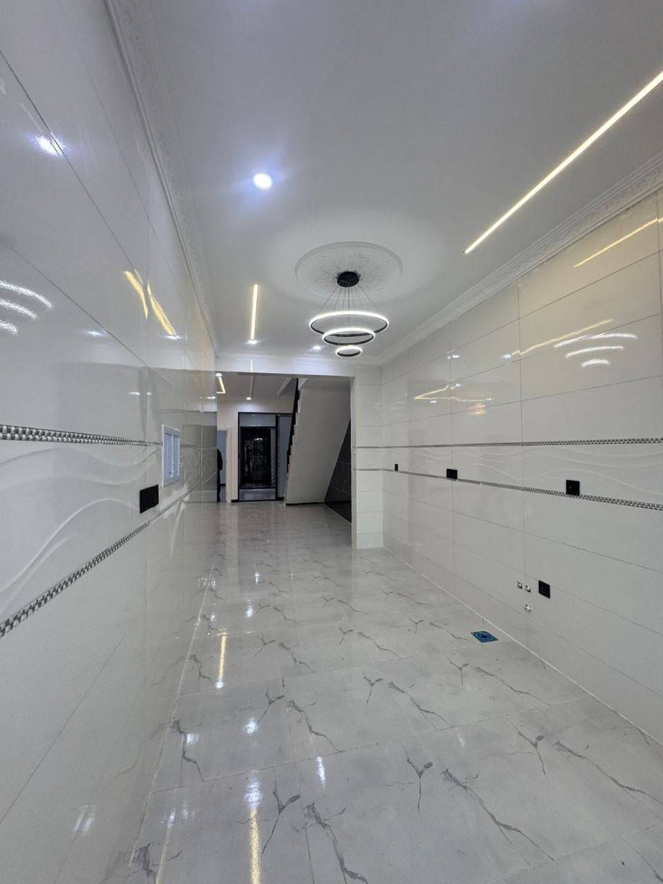 للبيع في اربيل حي 8 حصاروك  
سند طابو يتسجل بإسم اي عراقي
مساحة 125M+125M طابقين 
يتكون من⤵️
➖4غرف نوم 
➖استقبال
➖صاله
➖مطبخ
➖مجموعه صحيات
➖كراج
السعر 6 دفاتر و 60 ورقة فقط 

☎️📞 للاستفسار والتفاصيل:

***********
***********
******
في حال لم يتوافق العقار مع رغبتكم او لم يكن بقدر امكانيتكم زوروا موقعنا على تلكرام 
https://t.me/safarrealstate
