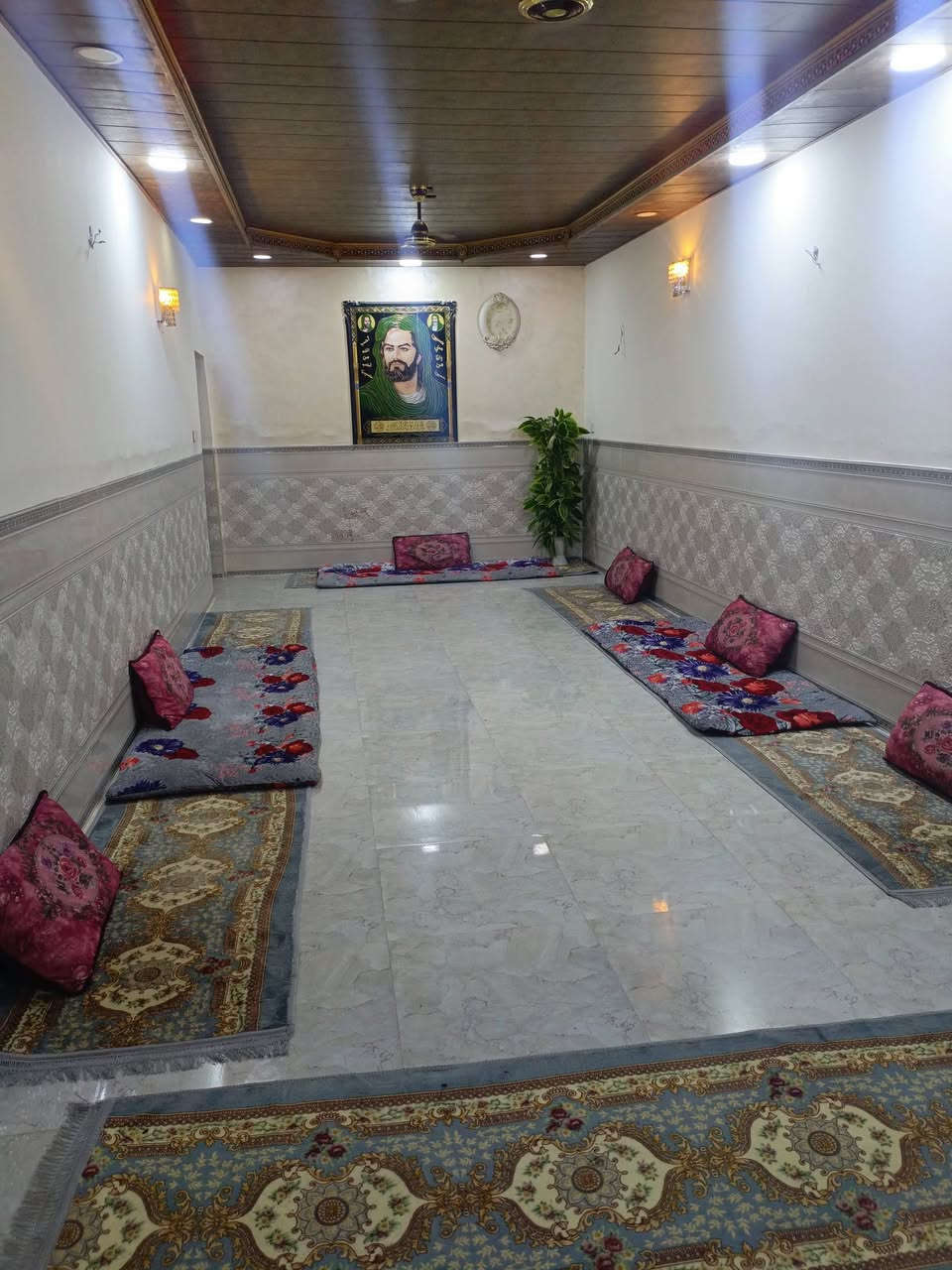 الدار للبيع مساحته 250 طابقين طابو صرف نبيع على المبادر حله شارع 80 لاستفسار على  ***********
