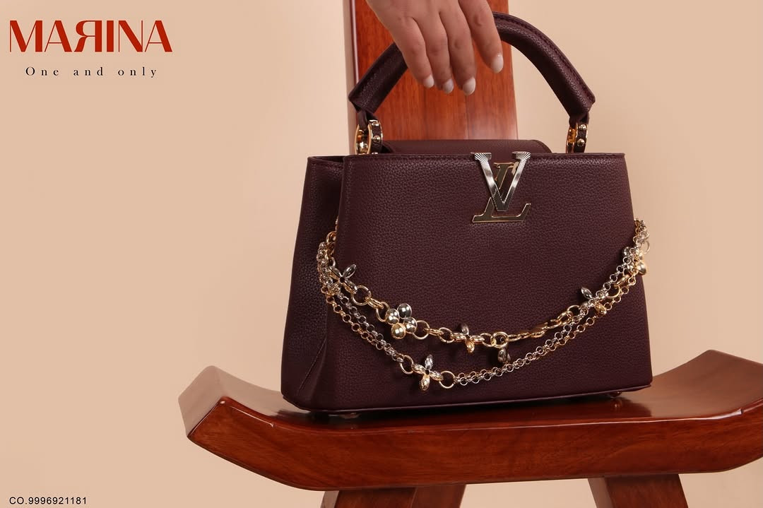 MARINA..
توفر لكِ كولكشن من الحقائب 👜
 مصممه بأحدث الدزاينات ذات الكوالتي العالي 
قياسات الحقيبه 
ارتفاع 17 CM
عرض26CM
✨ القطع مضمونه وقابلة للتبديل إذا كان بها خلل مصنعي
متوفر توصيل بغداد وجميع المحافظات 
كلفة التوصيل 5000 
يمكنكم التواصل عن طريق  الرقم الخاص بالشركه :-7712
اختاري أناقتك من مارينا🌹⁩⁩⁩


**إذا كنت صاحب هذا الإعلان وتريد حذفه لأي سبب، رجاءا أرسل رسالة إلى الدعم الفني**