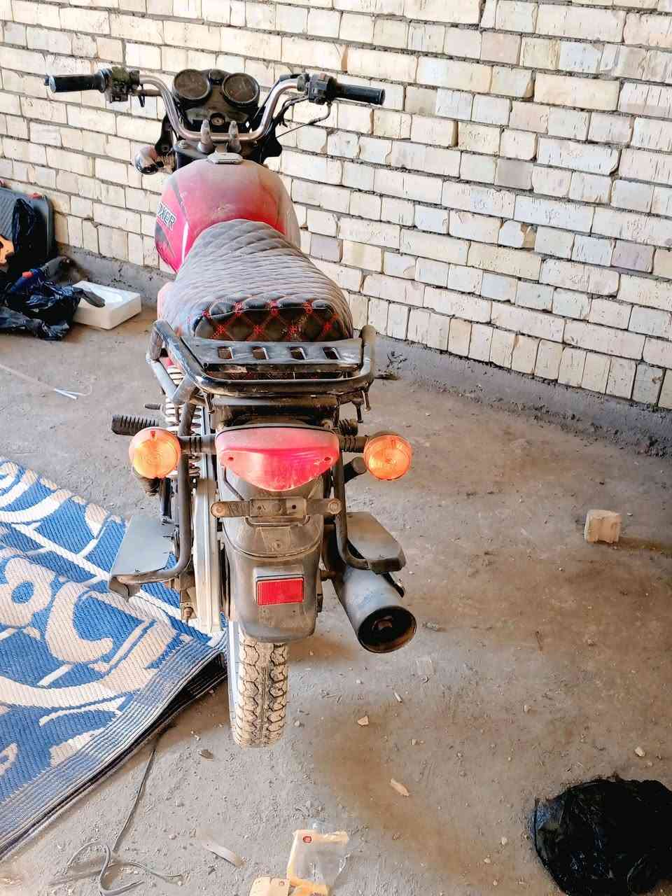 سلام عليكم دراجه بوكسر البيع
دراجه شقاله مابيه شي عوزه بس دبلات أمابيات 
و وراقه كامله مكاني بغداد المعامل الباويه قريت عبد العوده 
الشراي ينتصل عل هاذا رقم ***********
