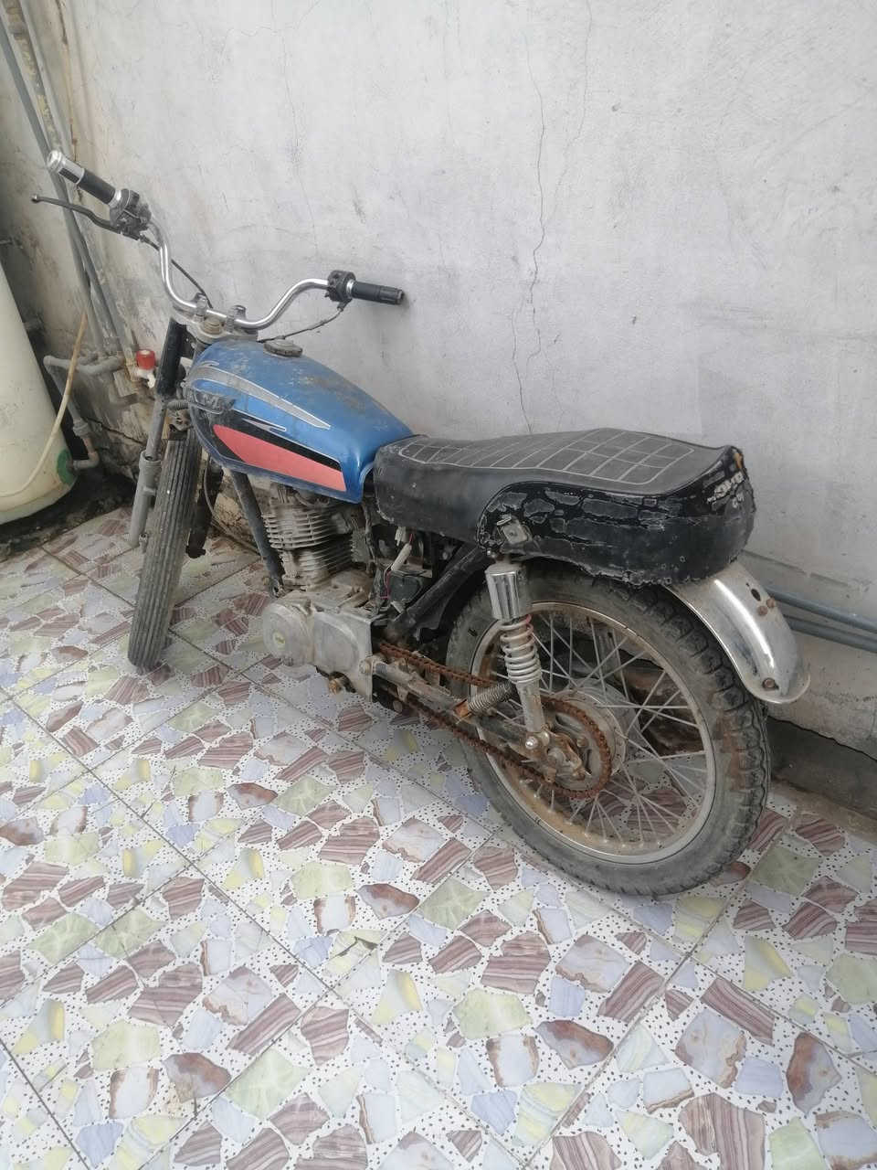 دراجه البيع مكان بابل قرب العلويه شريفه *********** وراق صوالي مديل ١٧ شغاله السعر ب١٦٠ قفل قفل
