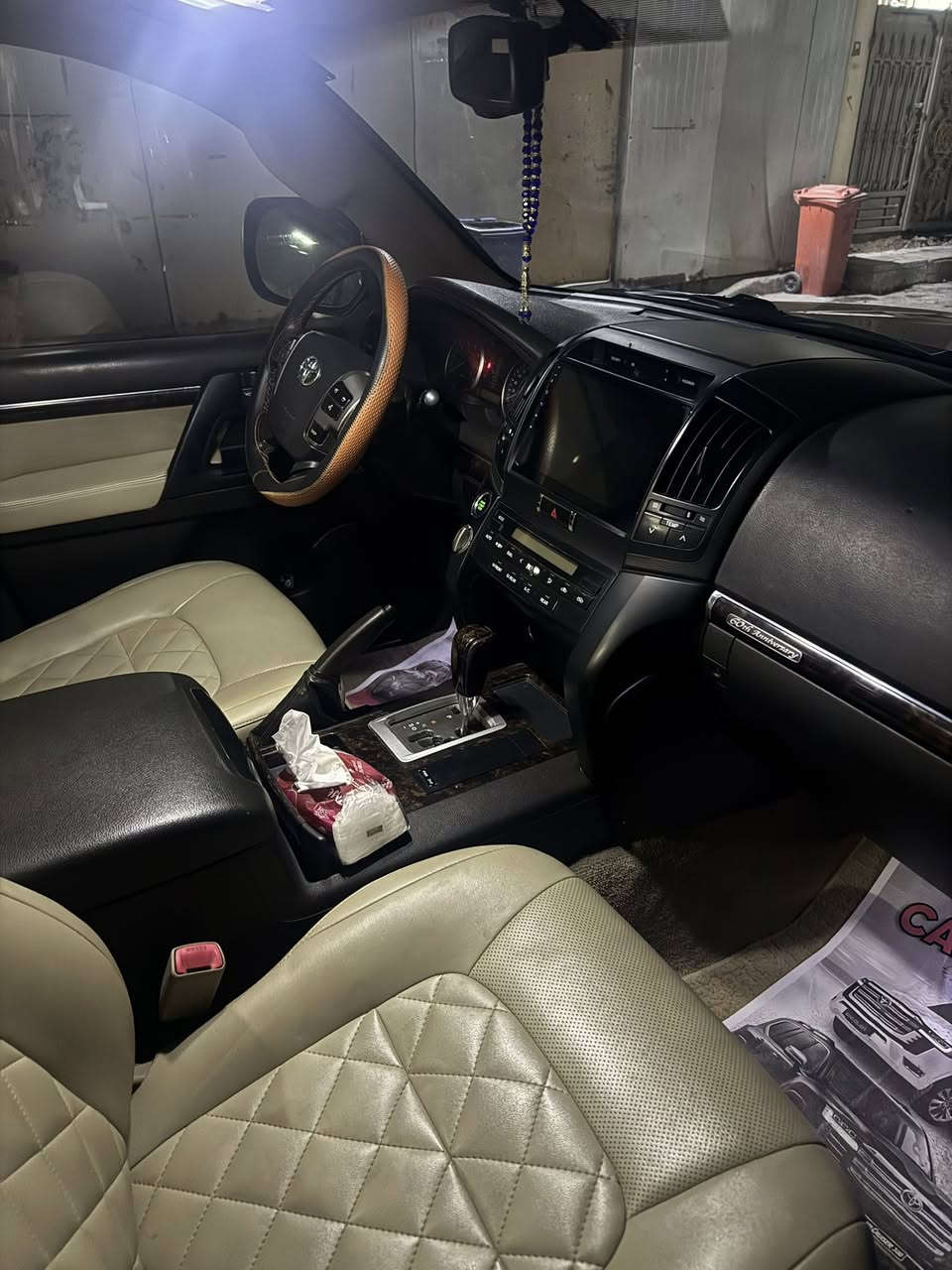 السلام عليكم انظف لاندكروزر ستينية 2011 السيارة مكفولة من كلشي عدا طخة بل جاملغ وصبغته بدون تبديل/الباقي مكفول 
سعره 290 وبيها مجال 
للاستفسار ***********
