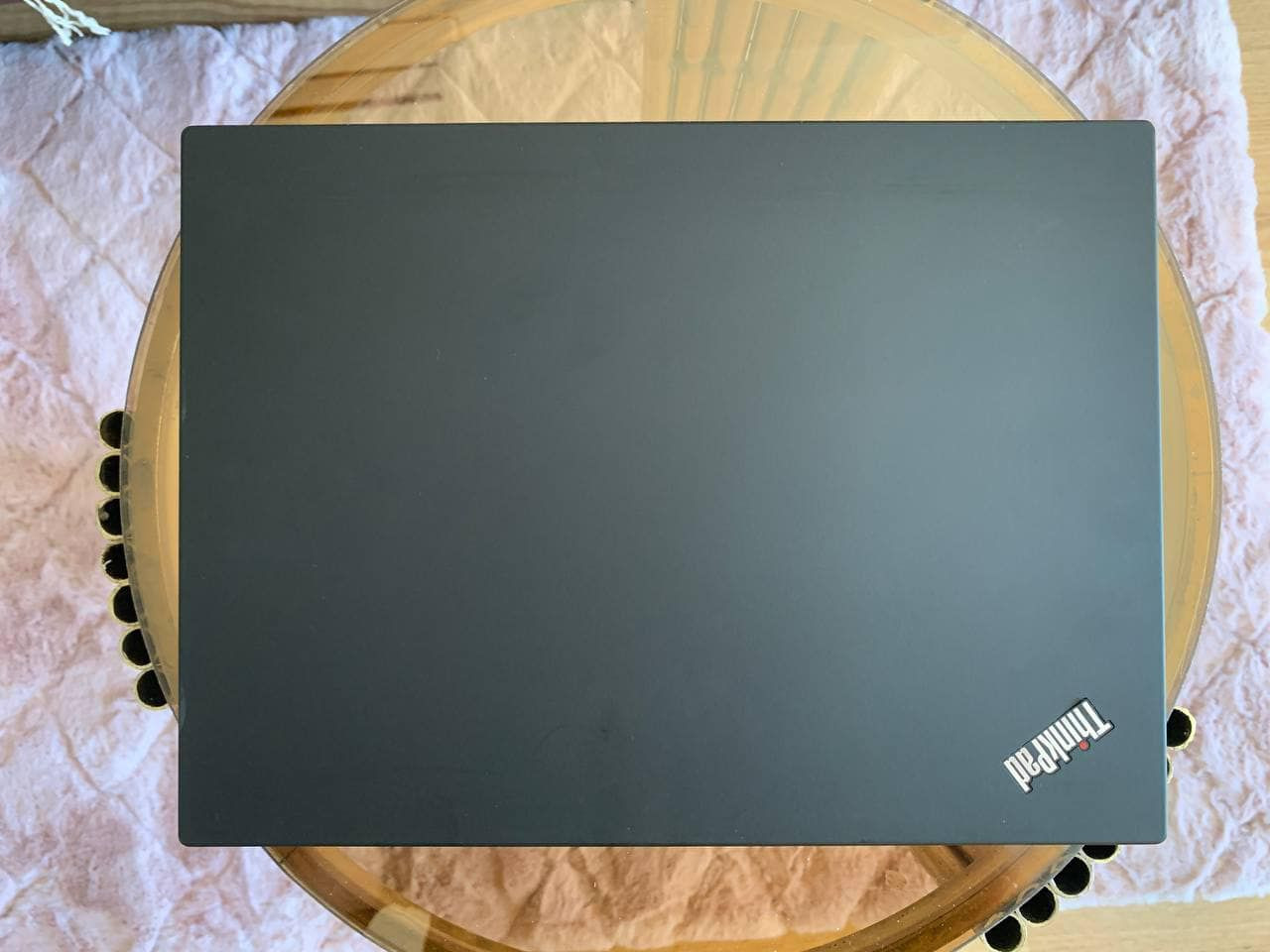 السلام عليكم 
عندي هذا اللابتوب اريد اراوسه بلابتوب اقوى وانطي فرق 💸

 Lenovo Thinkpad E495
 وكرت شاشة خارجي 2gb سلم 
مواصفاتها 
Ryzen 5 3500u معالج اقوى من i5 جيل عاشر 
Ram 8gb Ddrr4 2400MHZالرام 
Hard SSD 240GB Intel الهارد 
من اقوى الانواع واسرعهن وبي منفذ اخر لإضافة ssd m.2 
كارت الشاشة خارجي AMD RADEON Vega 8  (2gb) مع الشير (5gb)


**إذا كنت صاحب هذا الإعلان وتريد حذفه لأي سبب، رجاءا أرسل رسالة إلى الدعم الفني**