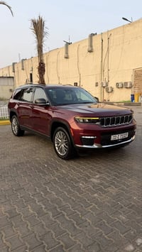 جيب كراند شيروكي 2023 فئة لمتد بلص ٧ راكب  حادثها صفحتين وبنيد بدون اي...