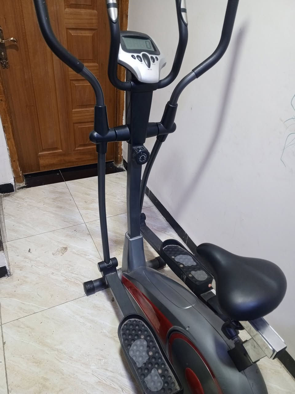 السلام عليكم.. جهاز رياضي بحالة ممتازة ثقيل جدا ماركة السعر 200الف وبي مجال بغداد الدورة شارع 60 موبايل ***********
