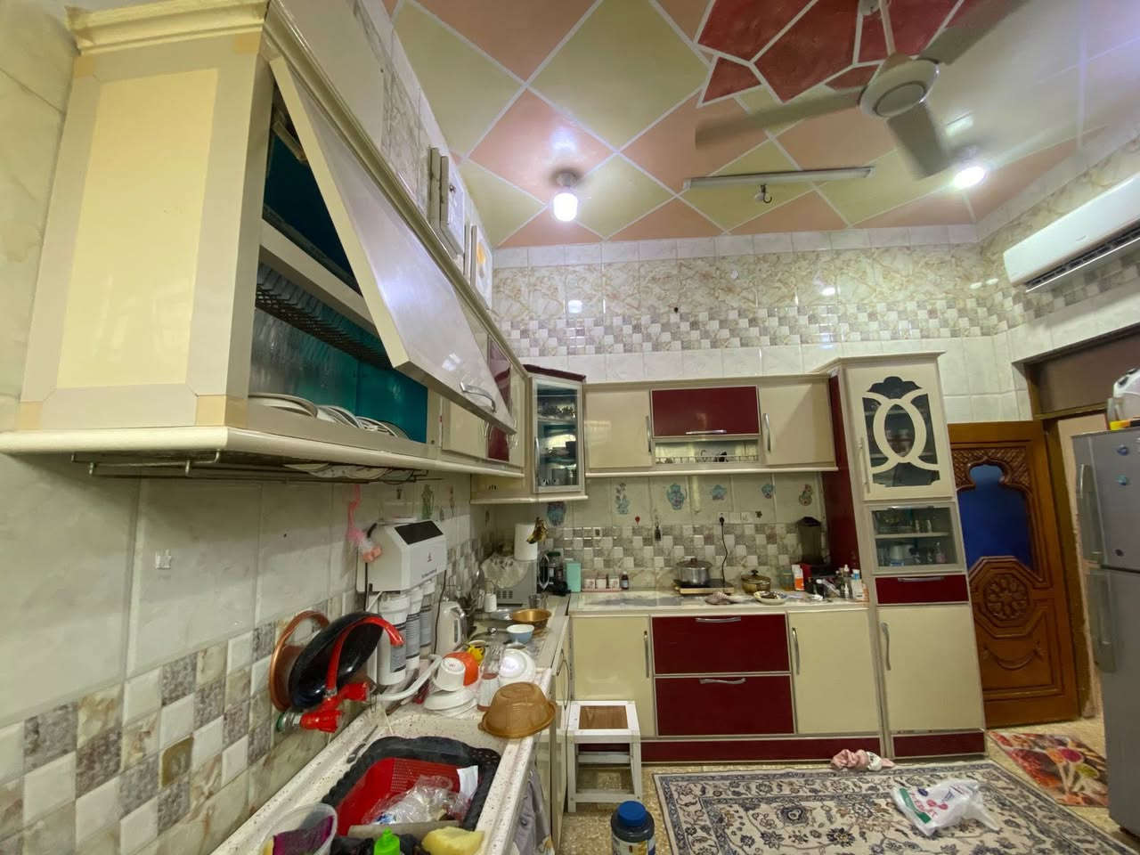 بيت طابو صرف حي العرب قريب عل نادي الفرات المساحة الكلي 210 متر واجهه 15 ونزال 14
4غرف نوم 

‏‎للأستفسار مراجعة مكتب خالد الشريفي عنوان المكتب قرب مطعم صمد الاول 
*********** خالد الشريفي
