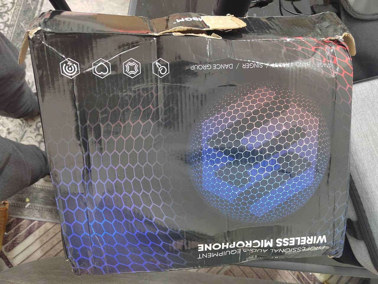 📢 يستخدم في القاعات الكبيره مثل قاعات الجامعات والمؤتمرات وحتى الحفلات.
🔥السعر 55 الف دينار فقط شامل التوصيل.

مدى لاسلكي 50 متر WIFI
نقاء في الصوت حيث ان وحدة الاستقبال في المنتج هي النوع "الثابت" الذي يحتوي على هوائيات خارجية، وهو عادةً ما يكون أكثر استقراراً من وحدات الاستقبال الصغيرة التي تشبه الـ (Flash) والتي تُشحن بالـ USB. 

🛍️ للطلب والحجز السريع: تواصل معنا مباشرةً عبر الواتس اب! 📲 
***********
