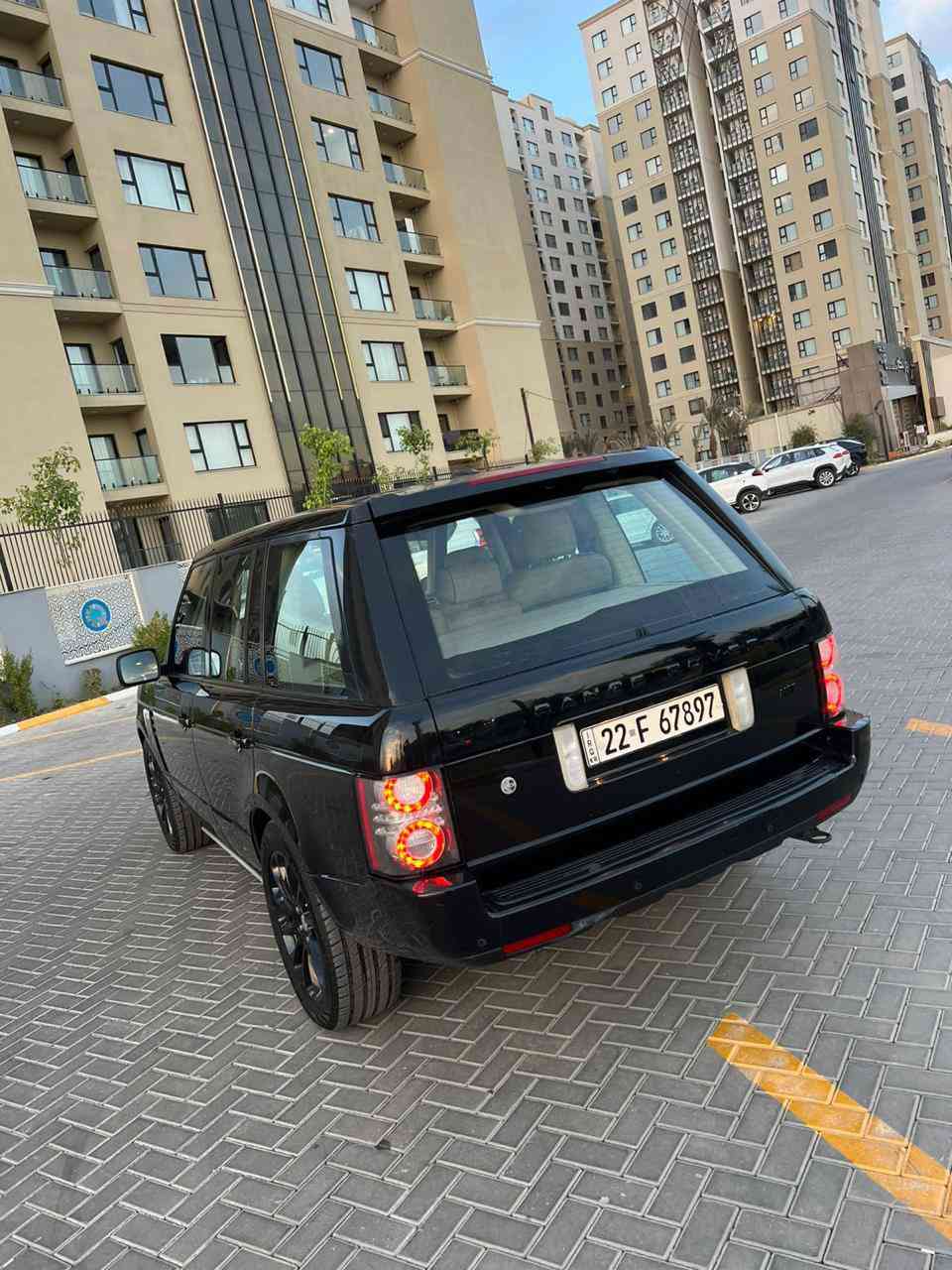 رانج روفر فوك
موديل 2011
محرك 8 سلندر العادي المرغوب
سياره فول مواصفات
بيه رش بس بنيد اثر شخوط
جكات 
دوسات كهرباء 
كشنات كهرباء 
سلات روف 
مري كهرباء 
مري شفط
لايت زنون ديناميكي
رباط ديناميكي
3 مستويات ارتفاع وانخفاض السياره 
3 انظمه قياده 
5 انظمه طريق 
حساسات أمامي خلفي
كامره 
تعتيم اوتو
كشاف عند الزاوية 
ويل كب 20
تخم تاير جديد 
كشنات أمامي خلفي تدفئه 
داخل جلد 
تنته مغلفه كنتاره
ستيرن حركاته كهرباء اوتو 
دفع رباعي 
زراكات للمازده 
فول تحكم استيرن 
تثبيت سرعه 
محرك حجم 5000 
السياره جاهزه
تشغيل بصمه 
وياها بصمتين 
كتلوكات الشركه موجوده
ماشيه 166 الف كيلو

رقم ***********
مكاني حي الجامعة بالقرب من جامع نجمه 

رقم اربيل دولي
السعر 145 ورقه وبيه مجال بسيط
او مراوس بسياره أقل بغداد, العراق
