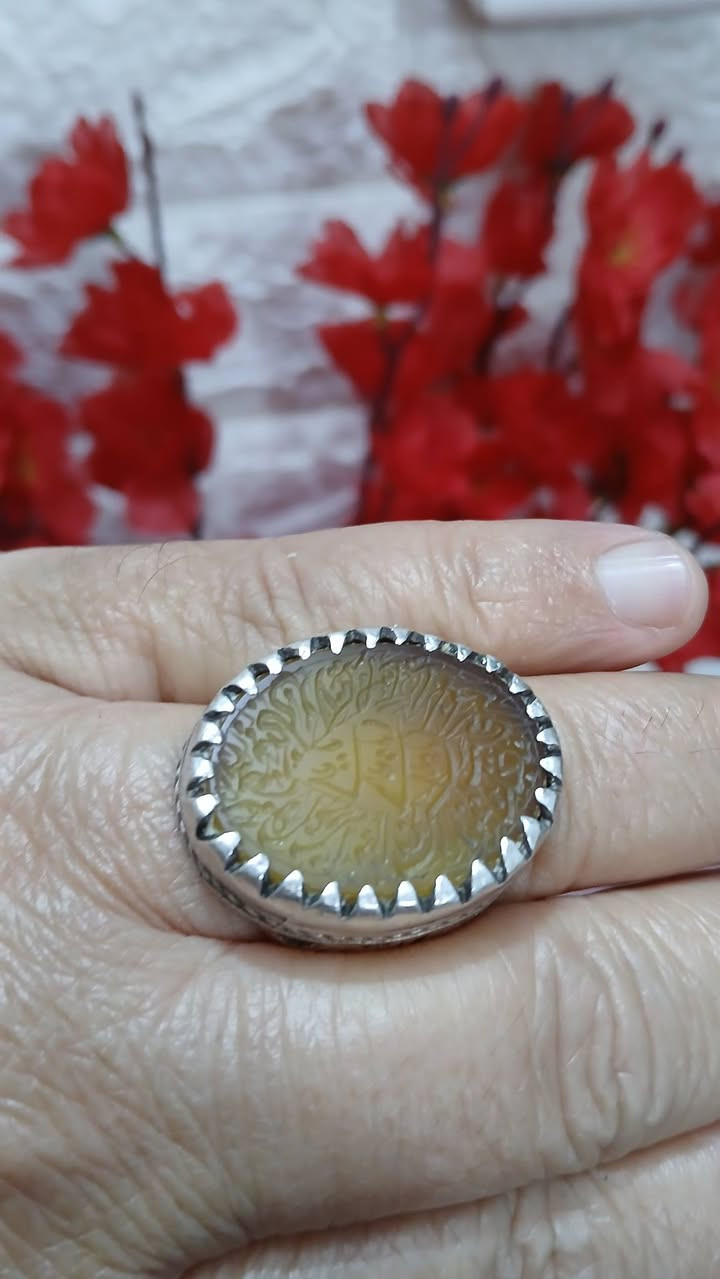 اللهم صل على محمد وآل محمد
خاتم متوج بحجر عقيق يماني اصفر قديم وأصلي بصياغة يدويه جميله وثقيلة للبيع مكاني بغداد


**إذا كنت صاحب هذا الإعلان وتريد حذفه لأي سبب، رجاءا أرسل رسالة إلى الدعم الفني**