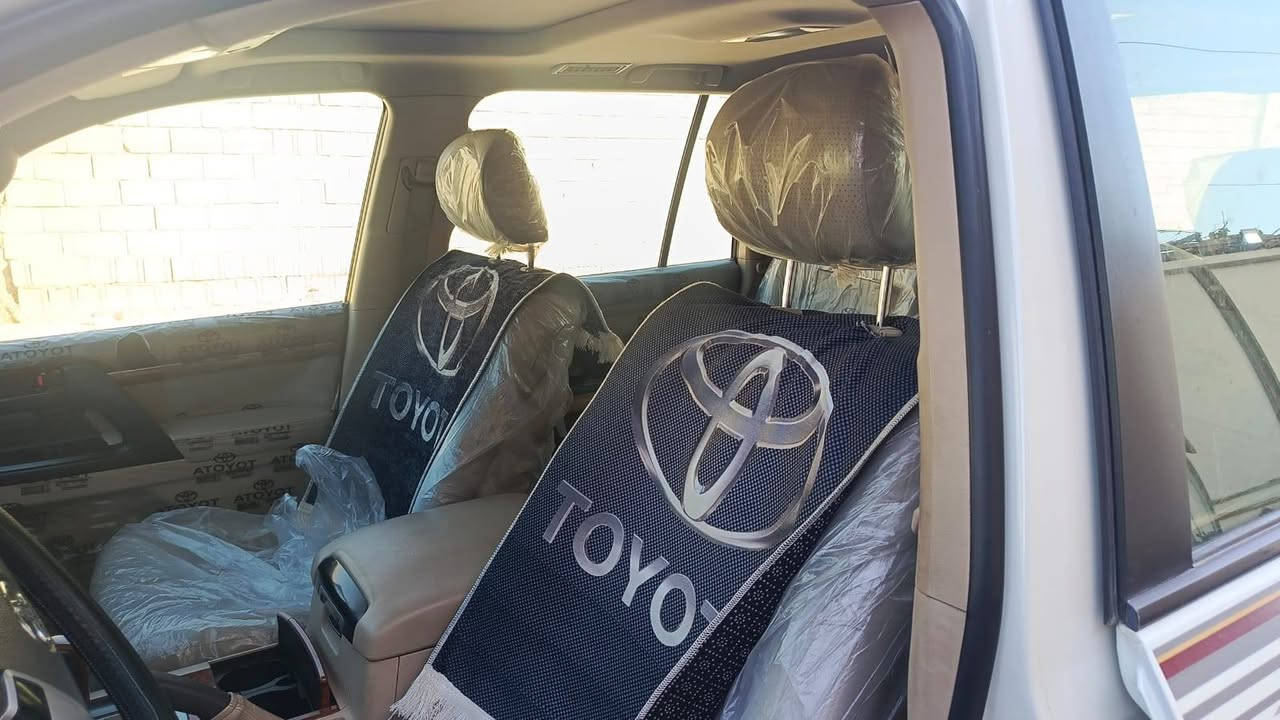 السلام عليكم
تويوتا لاندكروز 2014 بريم فول
 محرك 8 سلندر
حجم المحرك 4600
كفالة عامة 
رقم اربيل دولي وبسمي
ماشية 167
المواصفات
سلايد روف
تشغيل عن بعد
مري شفط
حساس امامي خلفي
زراك لايت
ثلاجة
جلد
مكانه كركوك 
***********
السعر 425 وبيه مجال
