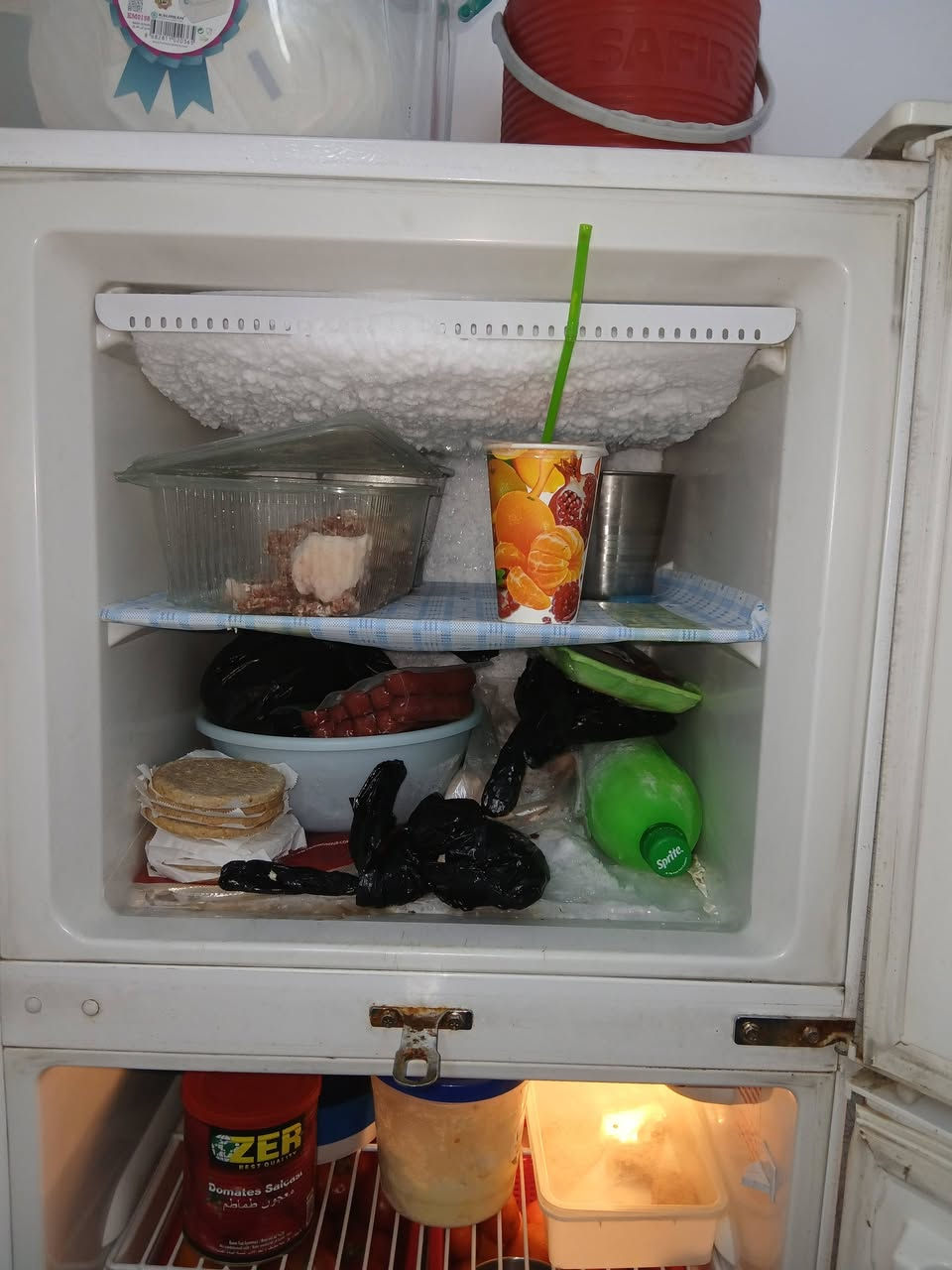 السلام عليكم ثلاجة نوع شينون 18 قدم تجميد فوك وجوة ممتاز جدا ارتفاع 170 سم سعر 170 الف بيهة مجال بسيط سبب البيع اشتريت اكبر منهة الله شاهد مابيهة اي مشكلة مكاني البياع الشرطة الخامسة منطقة الدوانم ***********
