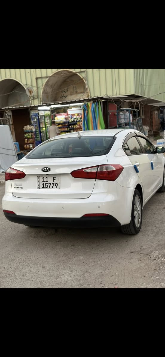 السلام عليكم
فورتي 2014 وارد امريكي

حادث امريكا باب خلف الصدر 

السياره تخم تاير وصدر وباتري ومنضومه زنون 

السيارة استخدام شخصي مامشتغله

ماشيه 76 ميل

مكان السيارة بغداد العامريه

السعر 115 وبيها مجال بسيط

***********
