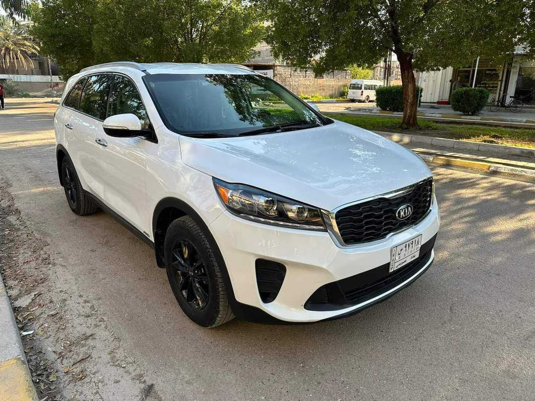 سورنتو مديل 2019
🚗 للبيـــع:   بحالة ممتازة 🚗
المواصفات الفنية والأداء:
• المحرك: 4 سلندر (اقتصادي وقوي) ⚡
• نظام الدفع: فور ويل (4WD/AWD) لثبات تام على كافة الطرق 🌍
• المسافة المقطوعة: عداد قليل (أقل من 70 ألف ميل) 🛣️
الأنظمة والراحة:
• نظام الأمان: رادار أمامي متطور لتجنب الاصطدام 🛡️
• الراحة الداخلية: تدفئة كشنات أمامية (حار) 🔥
• النظام الترفيهي: شاشة لمس تدعم Apple CarPlay و Android Auto (إذا كانت متوفرة) 📲
• التحكم: تحكم ستيرنج كامل + مثبت سرعة 🕹️
حالة السيارة (الضرر):
• الوارد: أمريكي 🇺🇸
• تقرير الحادث: تبديل باب فقط (بدون لغد، بدون شاصي، وبدون إيرباج) ✅
• النظافة: السيارة بحالة الوكالة من الداخل والخارج ولا تحتاج أي مصاريف.
التفاصيل والموقع:
• العنوان: بغداد  الامين الثانيه 📍
• رقم الهاتف:*********** 📞
