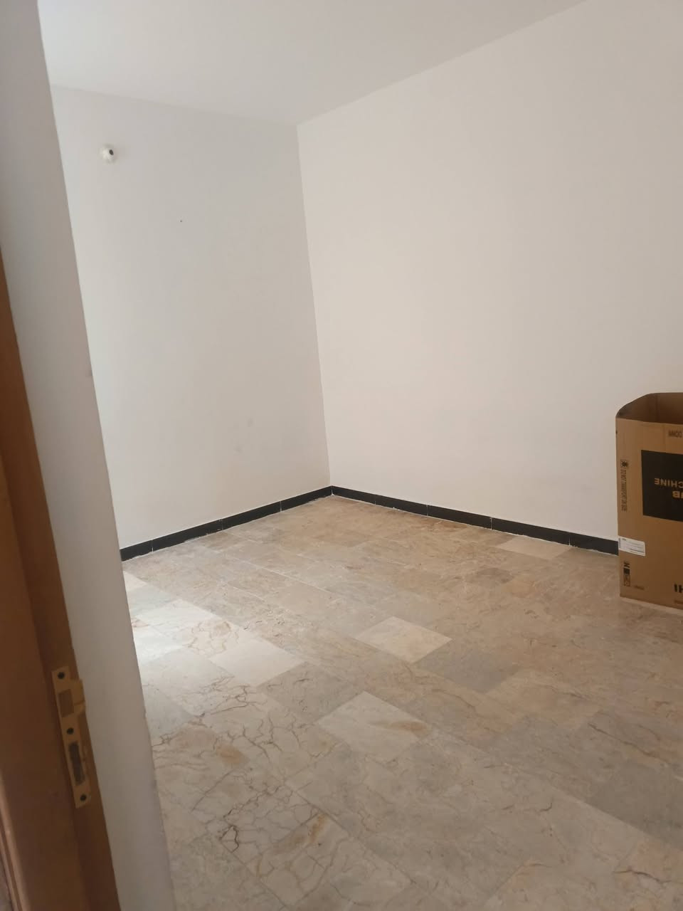 بيت لايجار بحي الجامعه 
50 متر طابق واحد
بيت نضيف كلش 
يجاره 300 
***********
