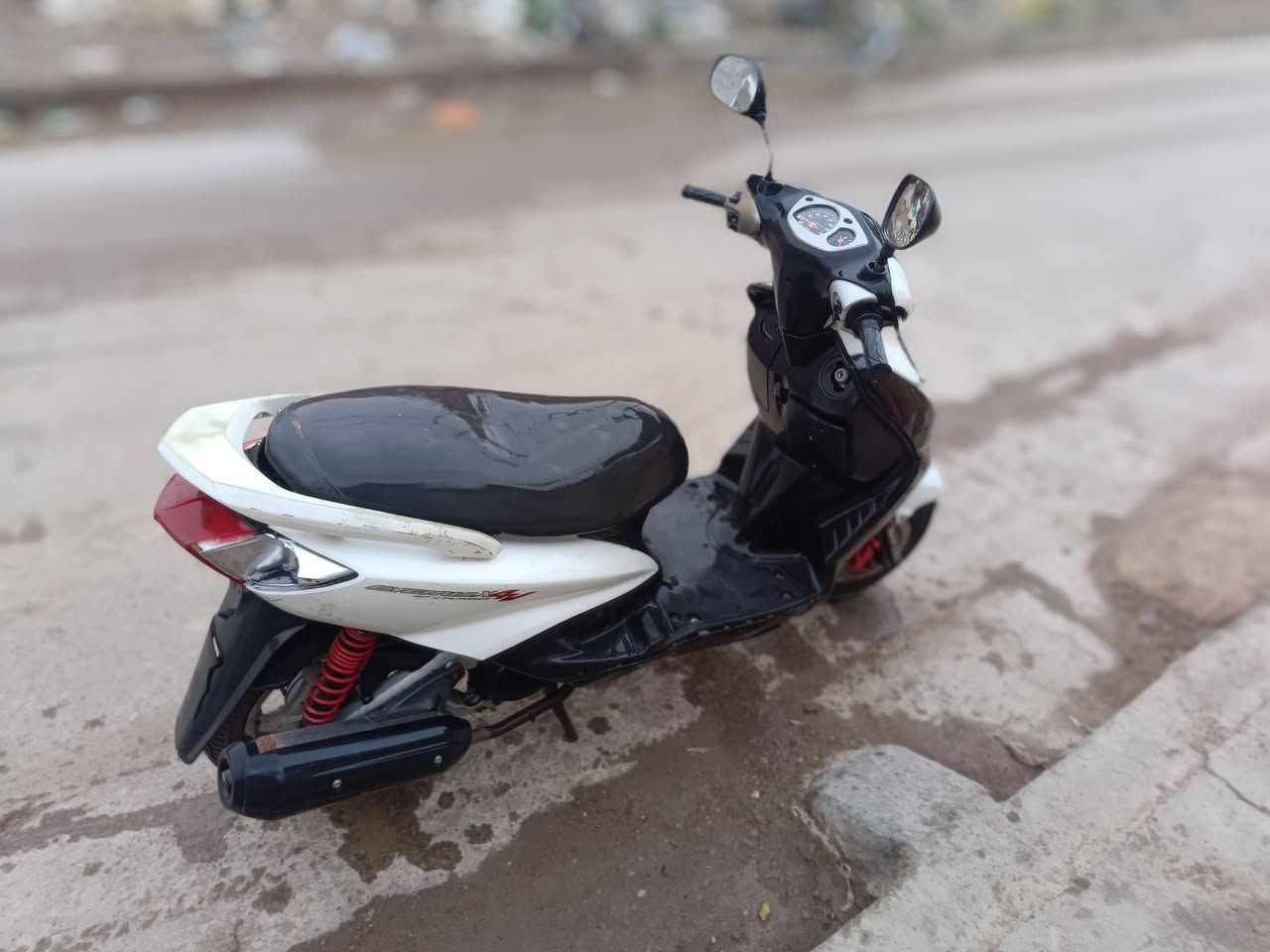 دراجه سكنس نثيه كابريتر للبيع
بيع مستعجل سعر 375 وبيه مجال 
الاستفسارات إتصال هاتفي ***********
