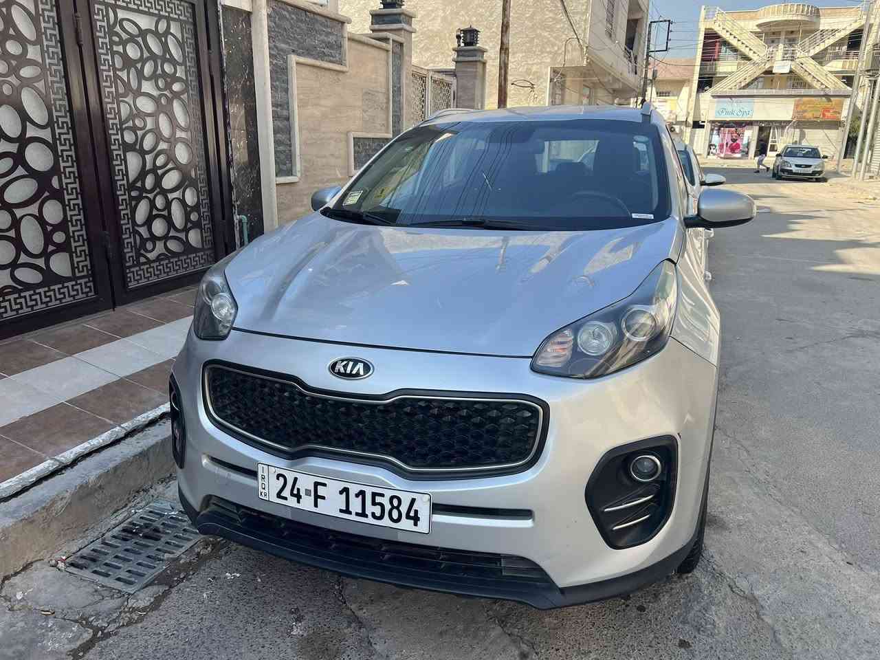 سلام وعليكم للبيع او مراوس كيا سبورتج 2017خليجيه نص مواصفات مكفوله من الصبغ وتبديل ولبارد شرط حتى دعاميات مكفوله جديده وجاهزه بدون نقص عارضه ب163وبيه مجال بسيط عنوان /بغداد حي الجهاد ***********
