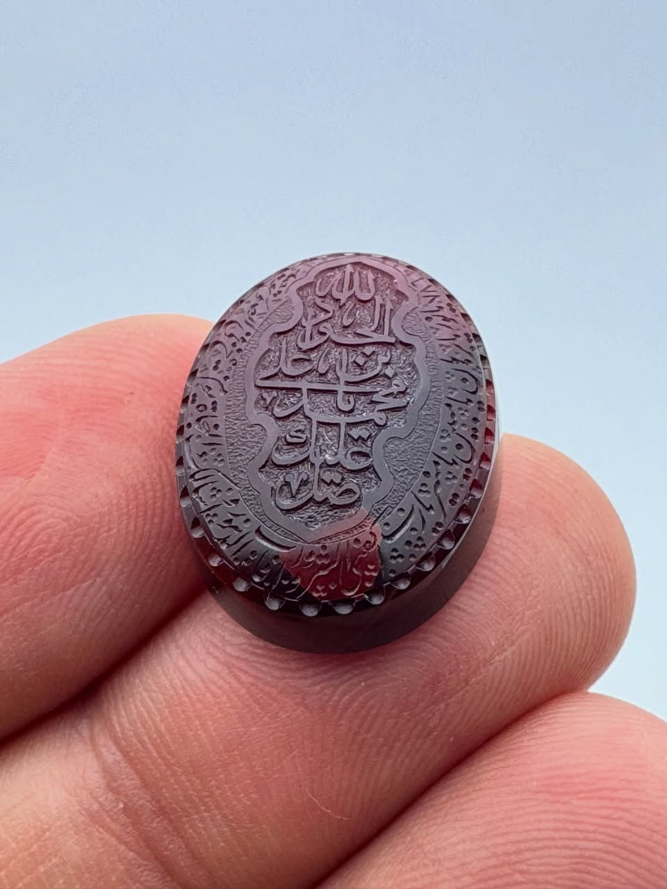 النقش اليدوي على حجر العقيق اليماني 
الكرزي 💎 
التصميم والفن على الحجر  
بلمسات يد مميزه من النقش اليدوي 
الاحترافي 🪬
قياس الحجر 22.5*18 ملم 
نقش على الحجر 👇🗒️
صل الله عليك يامحمد بن علي الجواد
يَا نُورُ يَا بُرْهَانُ يَا مُبِينُ يَا مُنِيرُ يَا رَبِّ اكْفِنِي الشُّرُورَ وَ آفَاتِ الدُّهُورِ وَ أَسْأَلُكَ النَّجَاةَ يَوْمَ يُنْفَخُ فِي الصُّورِ‌. 
نقش الاستاذ توحيد 
للطلب والاستفسار التواصل على رقم الواتساب *********** 
متوفر توصيل لجميع المحافظات وخارج العراق 
#بغداد #البصرة #كربلاء #عقيق_يماني #خواتم
