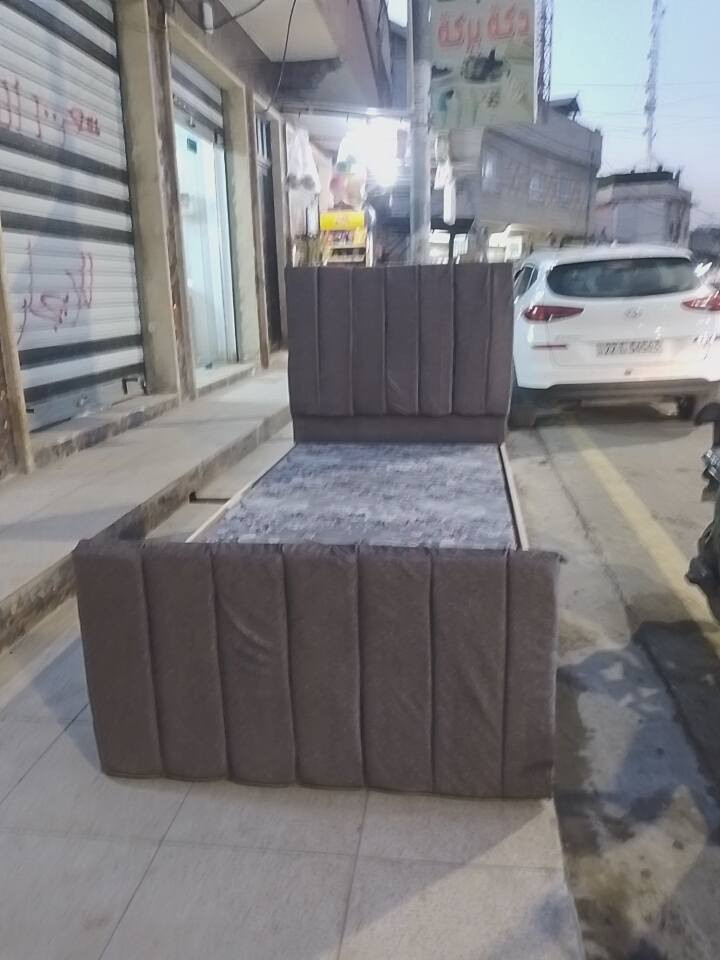 تخت مدوشم اسفنج مميز 6 رجلين السعر 135 العنوان موصل ايمن شارع دكه بركه مقابل بورصة الكفاح ‏‪***********‬‏
