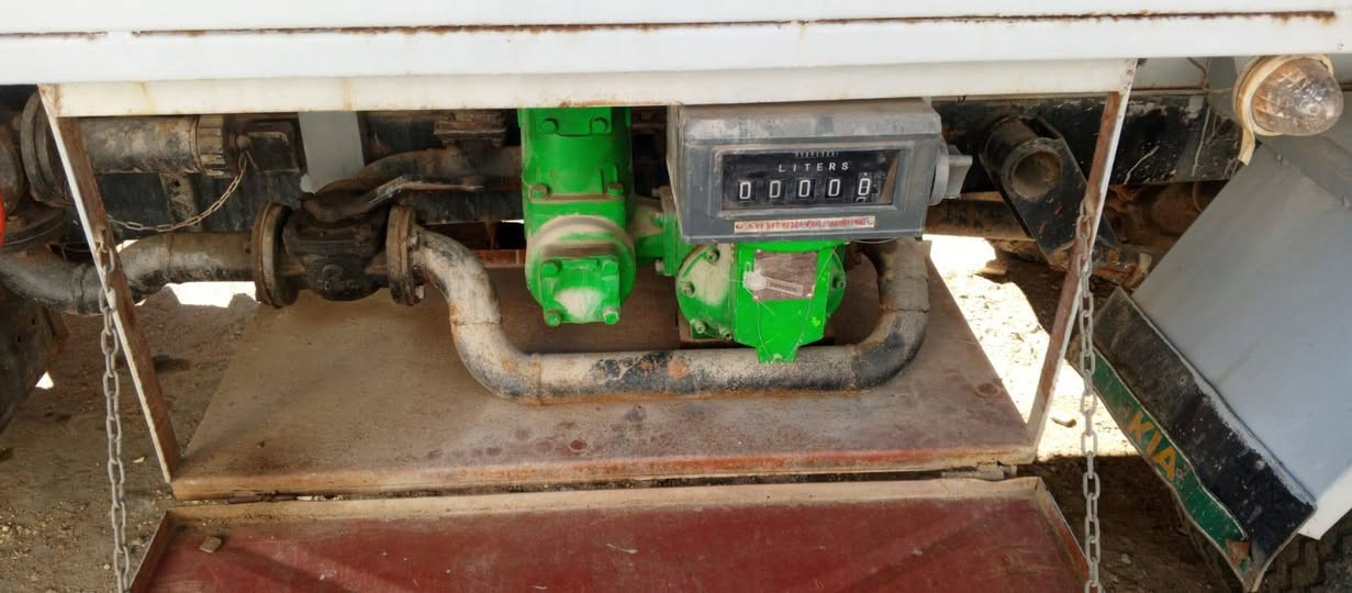 السلام عليكم تنكر حوظيه نفط 5000لتر سلامه وهويه مجدده على محطه حي الجامعه بغداد سعر مناسب رقم الهاتف ***********مجموعه جديده عداد جديد كسر كرتون سمنت
