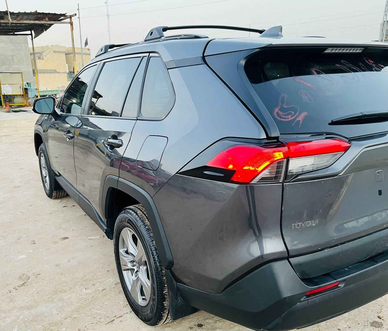 راف فور 2024 بانزين                          "  2024 Toyota rav4"  
 بدون رقم تترقم جميع المحافظات عدا الاقليم 
ماشية ٨٠٠٠ ميل قابل للزياده 
مواصفات xle 
بصمه دخول ذكي 
رادار امامي خلفي كهربائي 
تحديد مسار 
نقطه عمياء 
محرك 2500 
فتحة سقف 
جنطه كهرباء 
مكان السيارة بابل المسيب
حادثهه قبق جنطه مبدل نفس اللون وبنيد  مصلح نفسه ومكحل من الامام بالمسدس مثل ما موضح بالصور . السيارة بدون صبغ حته الدعاميات نفسهن ما مصبوغات
صور الحادث مرفقه 
السعر 214 ورقه 
رقم صاحب السيارة *********** الفلوجة, الأنبار
