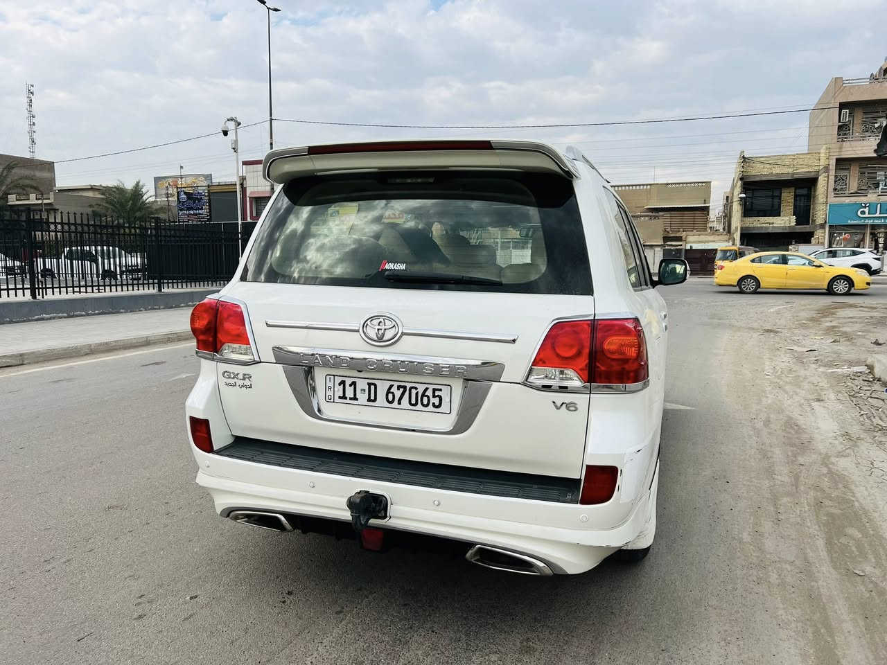 السلام عليكم لاندكروز 2013 اصلي باب اول  فول مواصفات للأخير معرفة موصفاتها
بدون صبغ كامره امامية خلفية 
مكاني بغداد 
💸السعر 350 ورقه 💸💸
رقمي ***********
