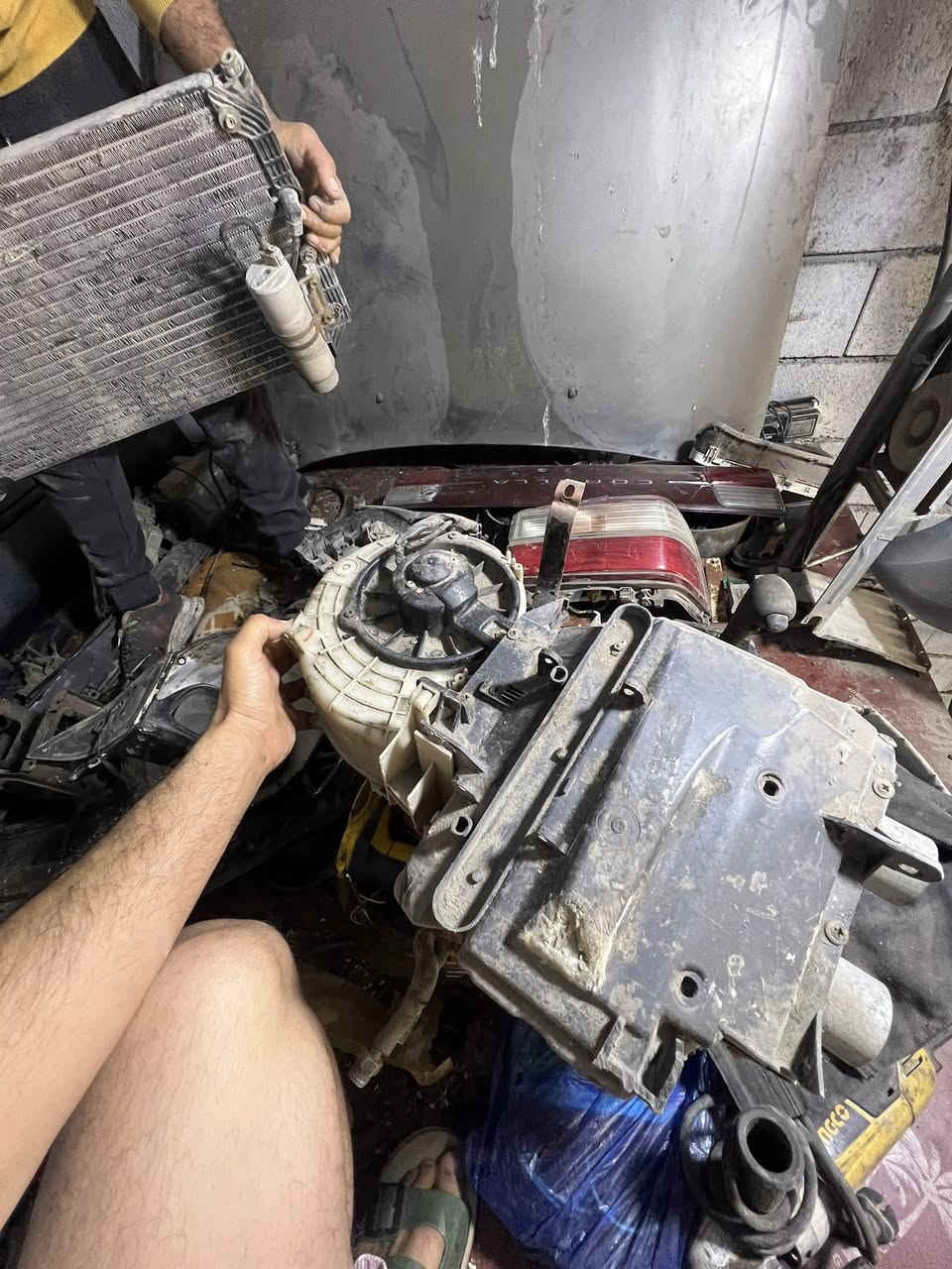 السلام عليكم
غراض كورلا 93. بيبان 3  زوج جاملغات وبنيد. وصطاب خلفي كامل  مجمع ستيرن كامل وفابريتر جديده راديتر تبريد. وتخم بطاين جدد.  ولايتات خليجي حاويه.  ***********  بصره ابي الخصيب. حمدان

*********** واتساب. حسن. ابورقيه حسن علي
