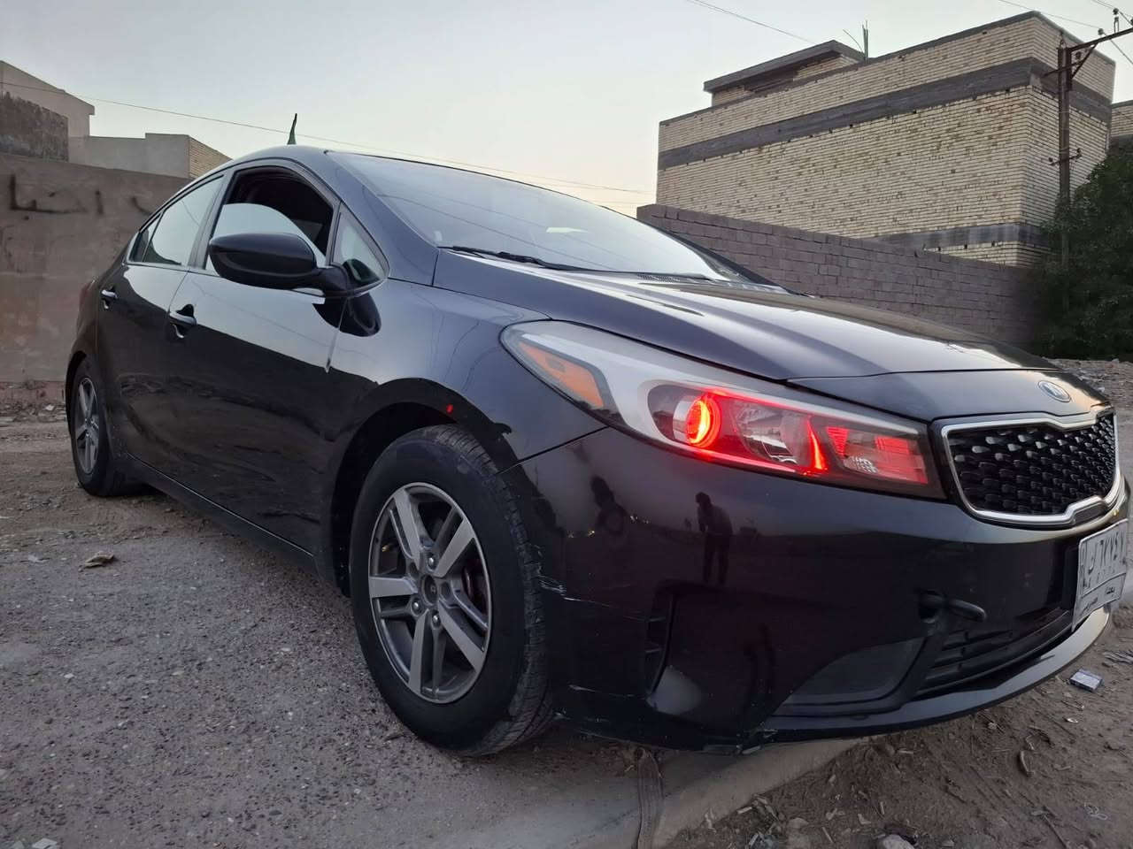 السلام عليكم 
كي فورتي مكينه ٢٠٠٠ دوش 
موديل 2017 ماشية 147.  ( مكان سياره الدوره شارع60)
جاملغ خلفي صبغ 
قبغ جنطة مبدل سونار بالمنشور 
السعر 125 وبيه مجال رقم ***********
