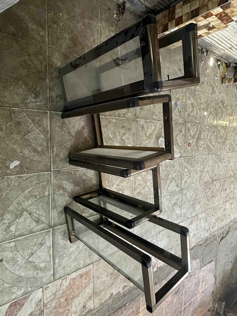 سلام عليكم غراض تصفيه محل للبيع 
ميز خشب تسكام جراررات وخانه عزل 
تعلاكه اكسسورارت 
رفوف المنيوم تسكام نضيفات كلش 
للتواصل ***********
