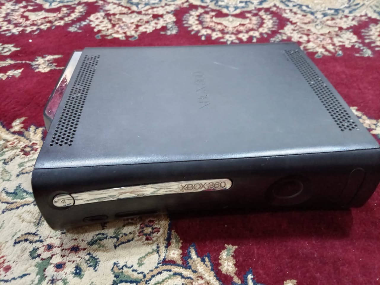 السلام عليكم إكس بوكس 360 مهكر كامل ملحقات
جوستكين 
بي تقريبا 8 العب منهن GTA5 وبيس وكلفد يودي وتبرايدر وفورزة هرايزر وسباق سيارات 
وغيرها 
جهاز ما بي أي شي شغال 
قيم وخذ 
غير متواجد على فيس الاستفسار على رقم
 *********** متوفر واتساب مكاني نجف الاشرف
