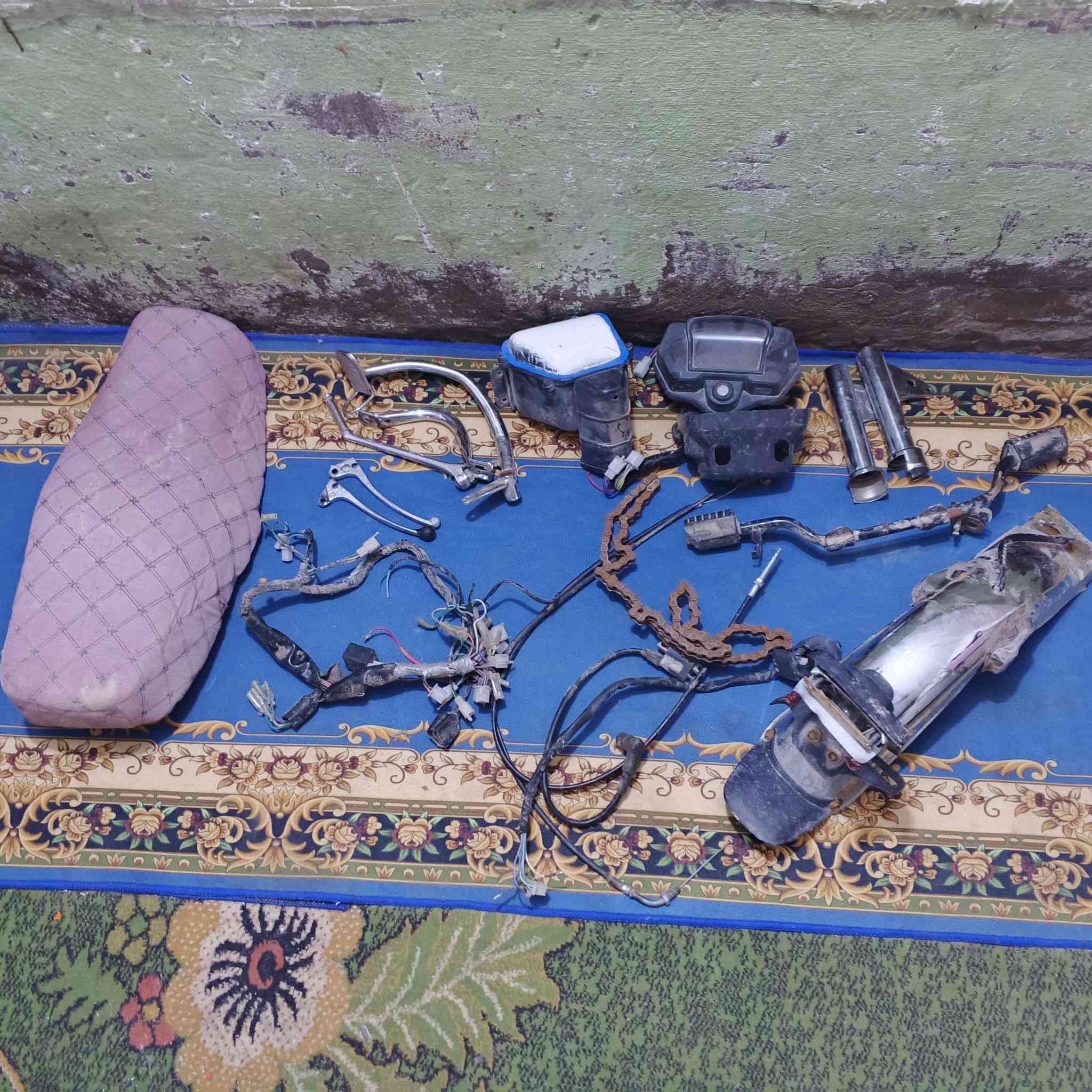 السلام عليكم
غراض دراجه ايراني 4 گير 
سعر 75 الف بيهن مجال قليل 
للاستفسار اكثر 
***********
